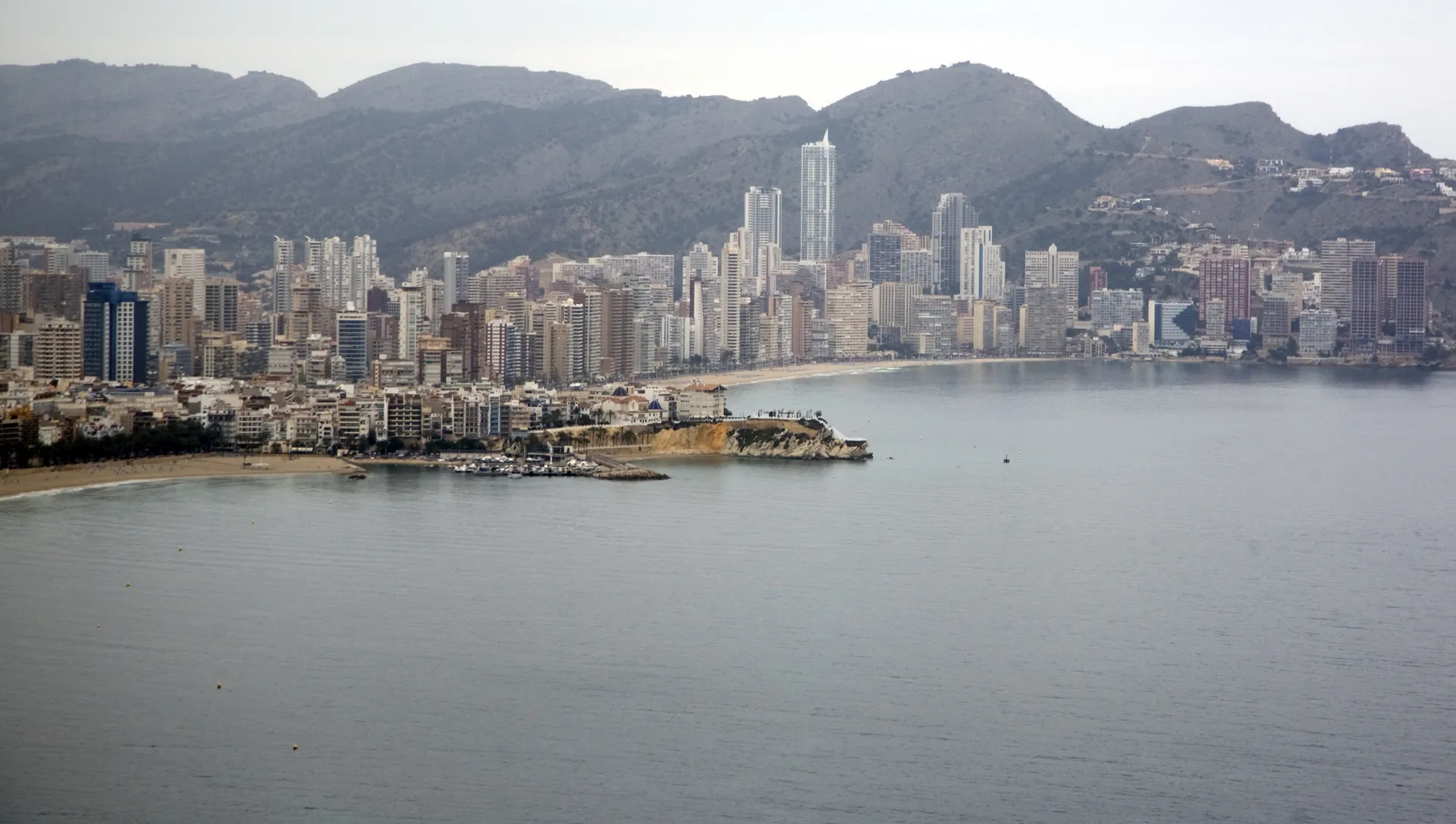 Photo showing: View of Benidorm from Gran Hotel Bali