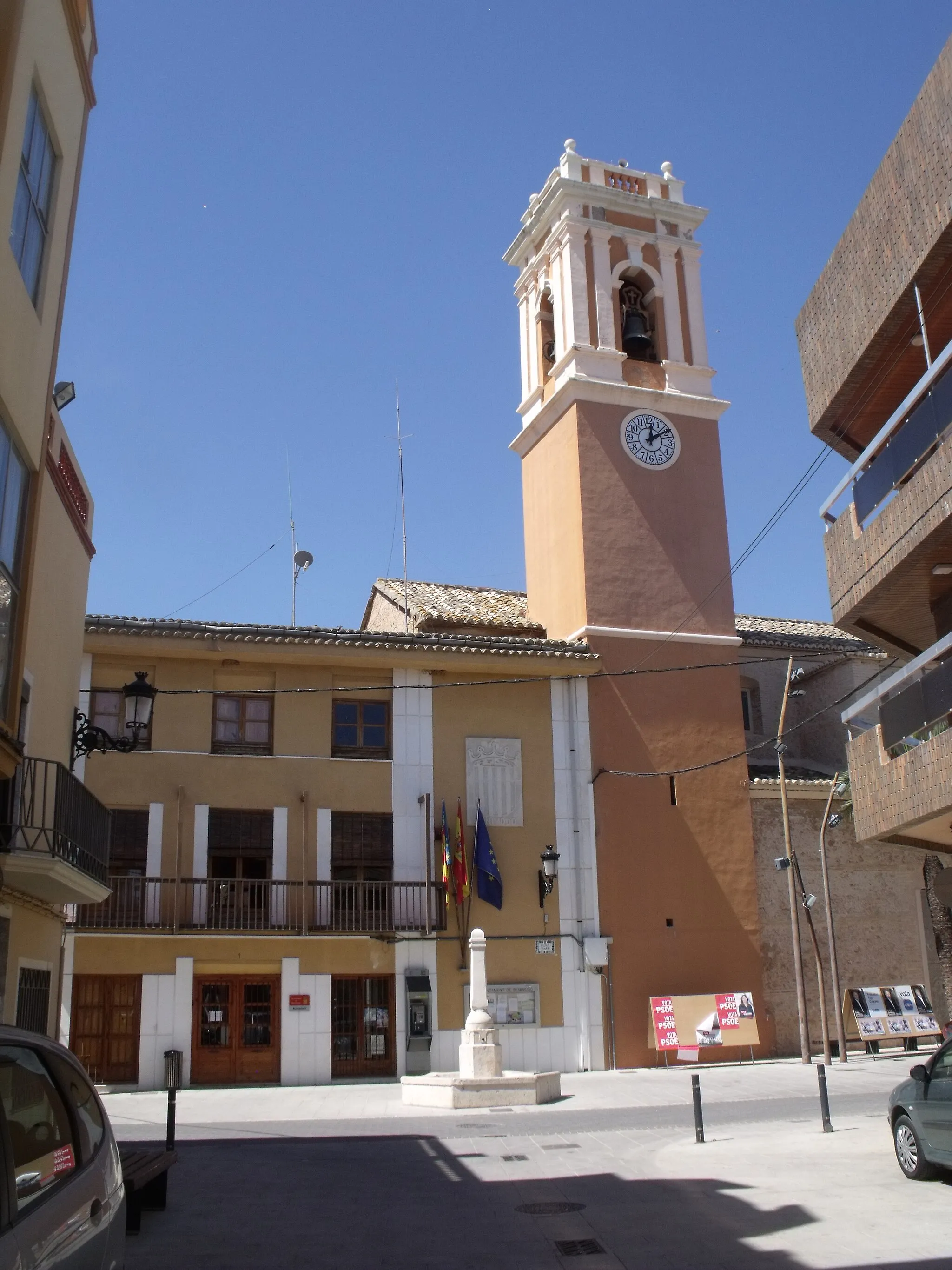 Photo showing: Ayuntamiento junto a la Iglesia