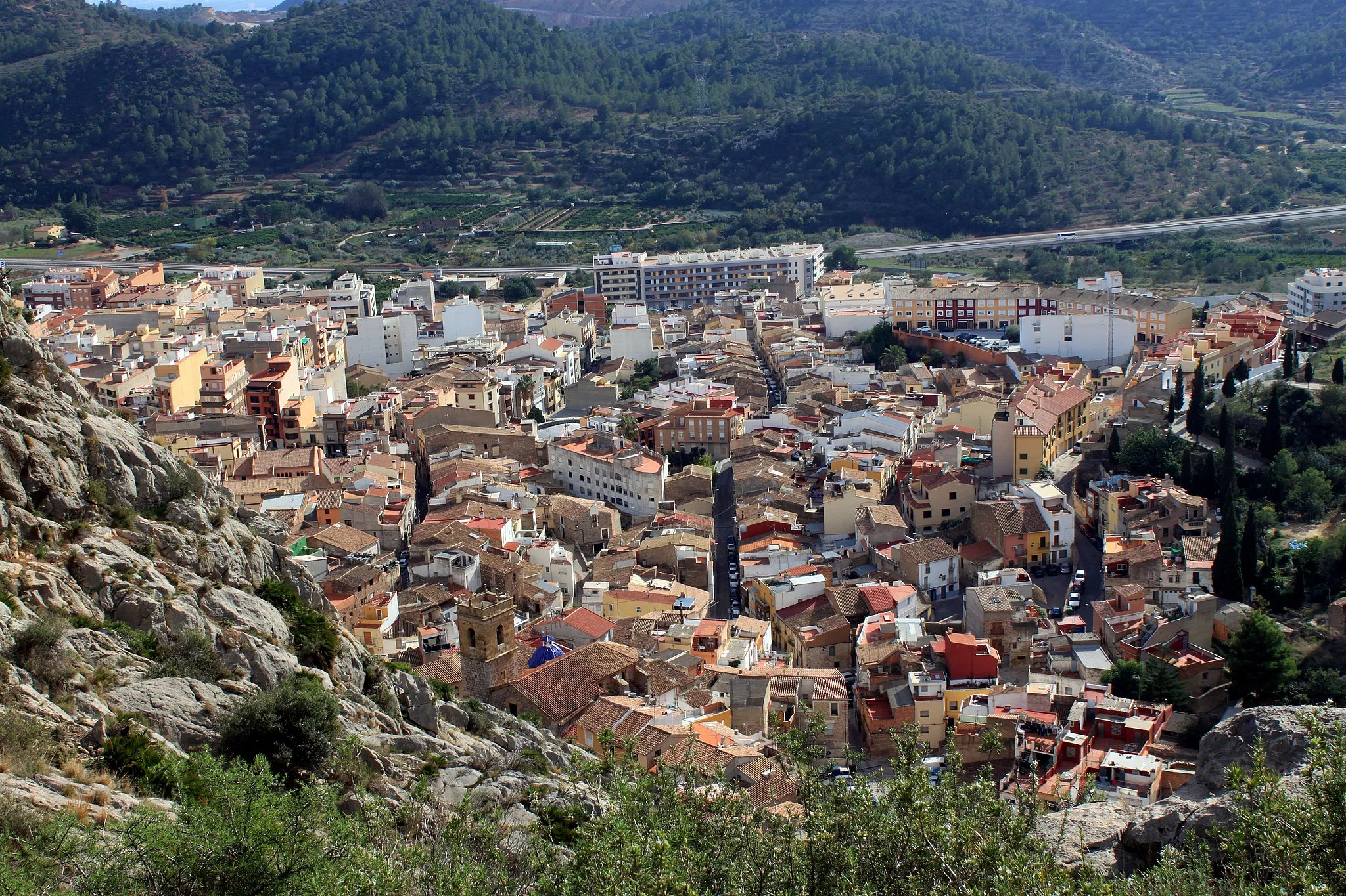 Photo showing: Vista de la localidad de Borriol desde las inmediaciones del castillo. Borriol, provincia de Castellón, Comunidad Valenciana, España.