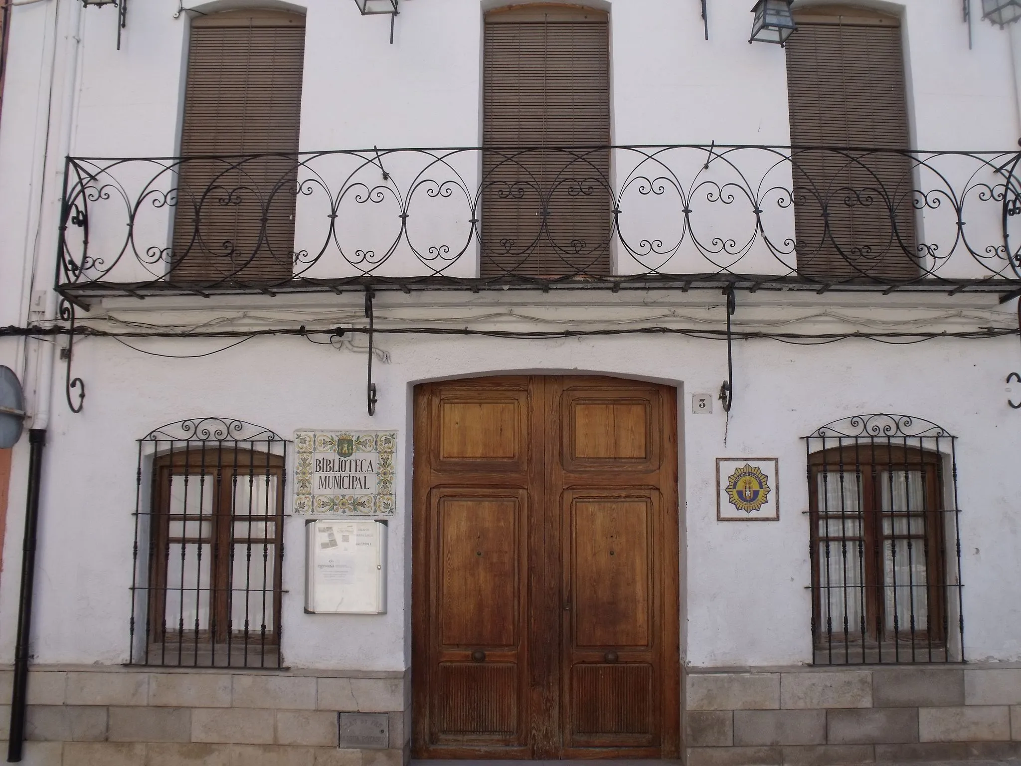 Photo showing: Biblioteca municipal