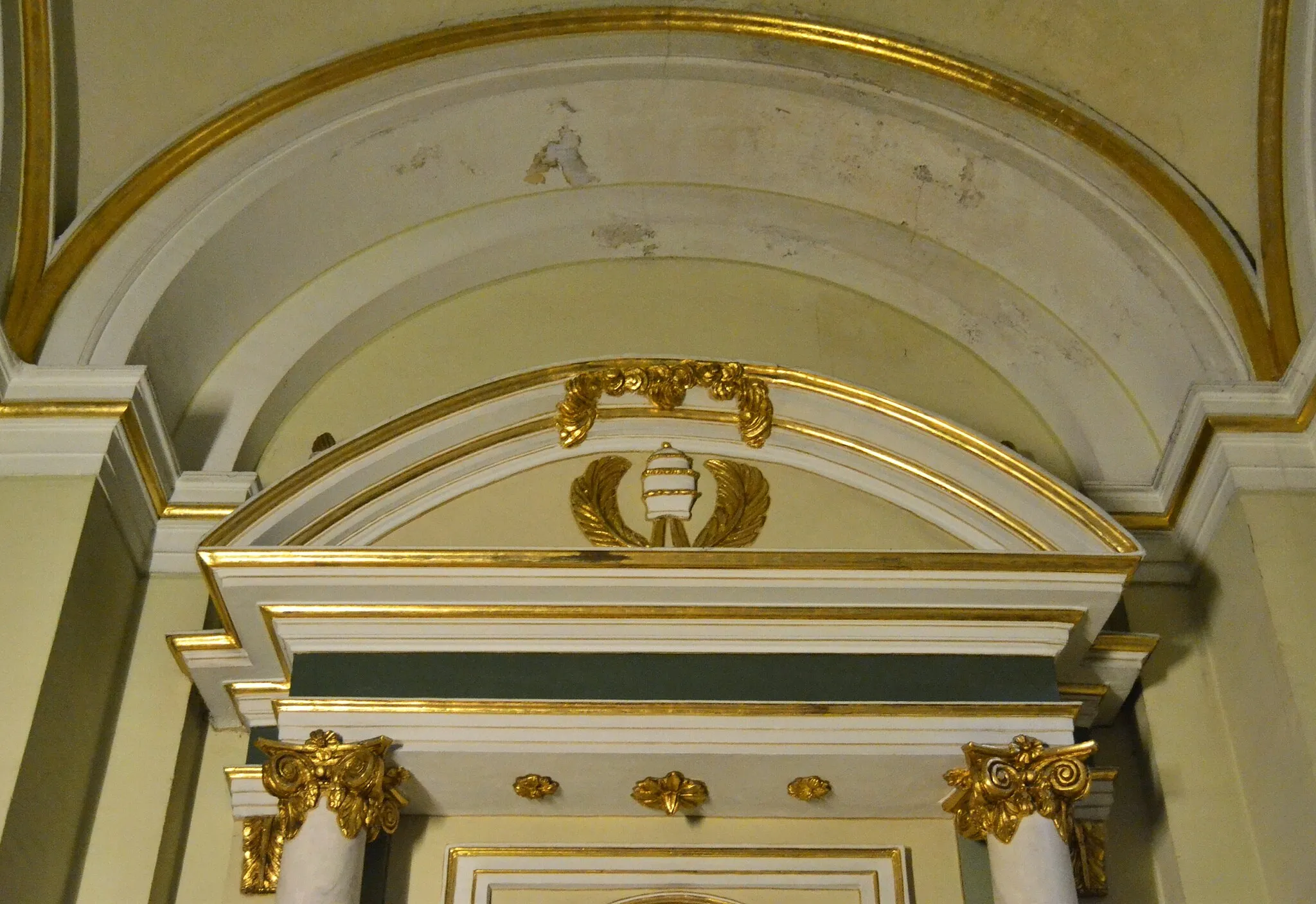 Photo showing: Frontó d'un altar lateral de l'església de santa Maria, Xaló.