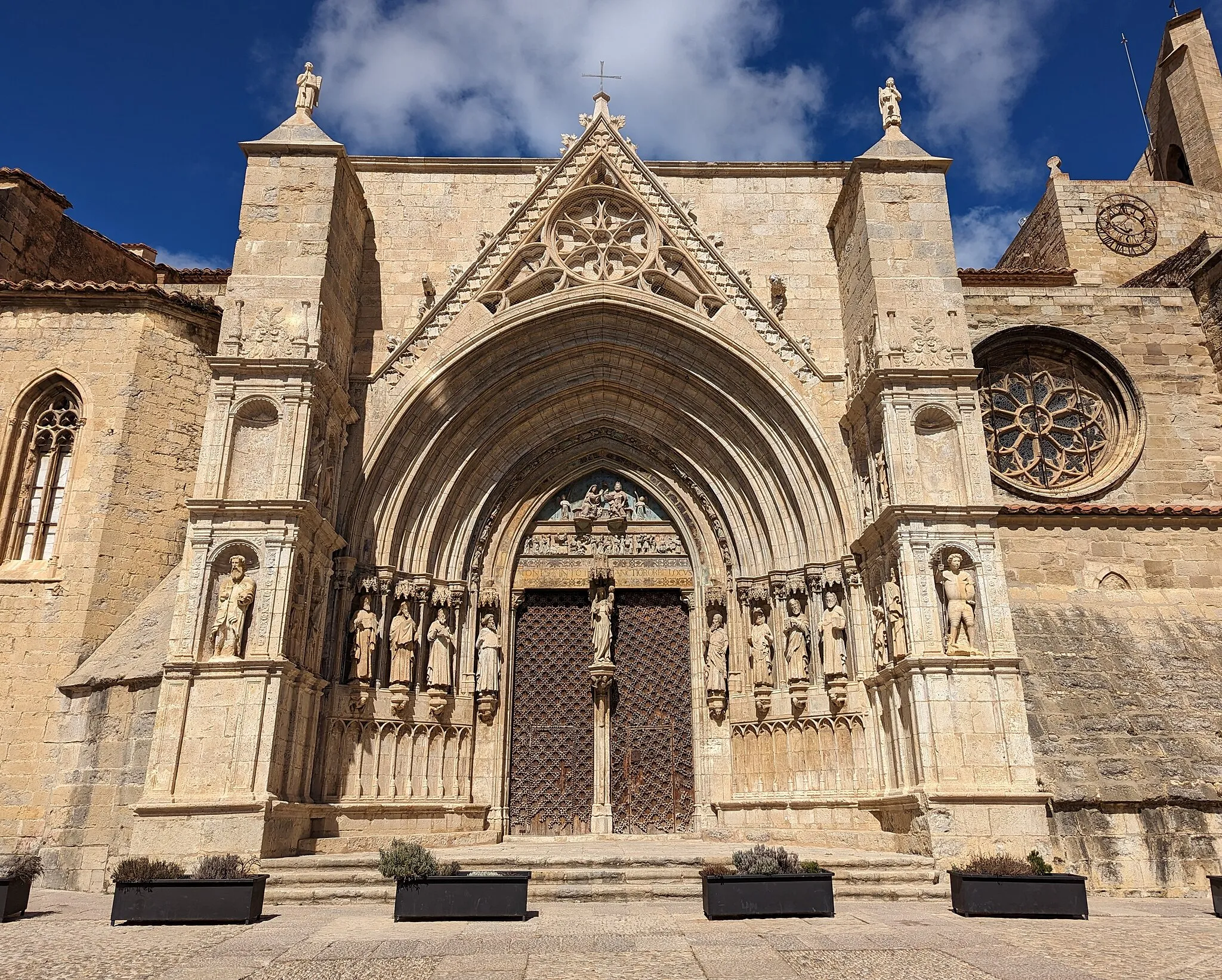 Photo showing: Portada de la iglesia de Santa María, en Morella (Castellón, España).