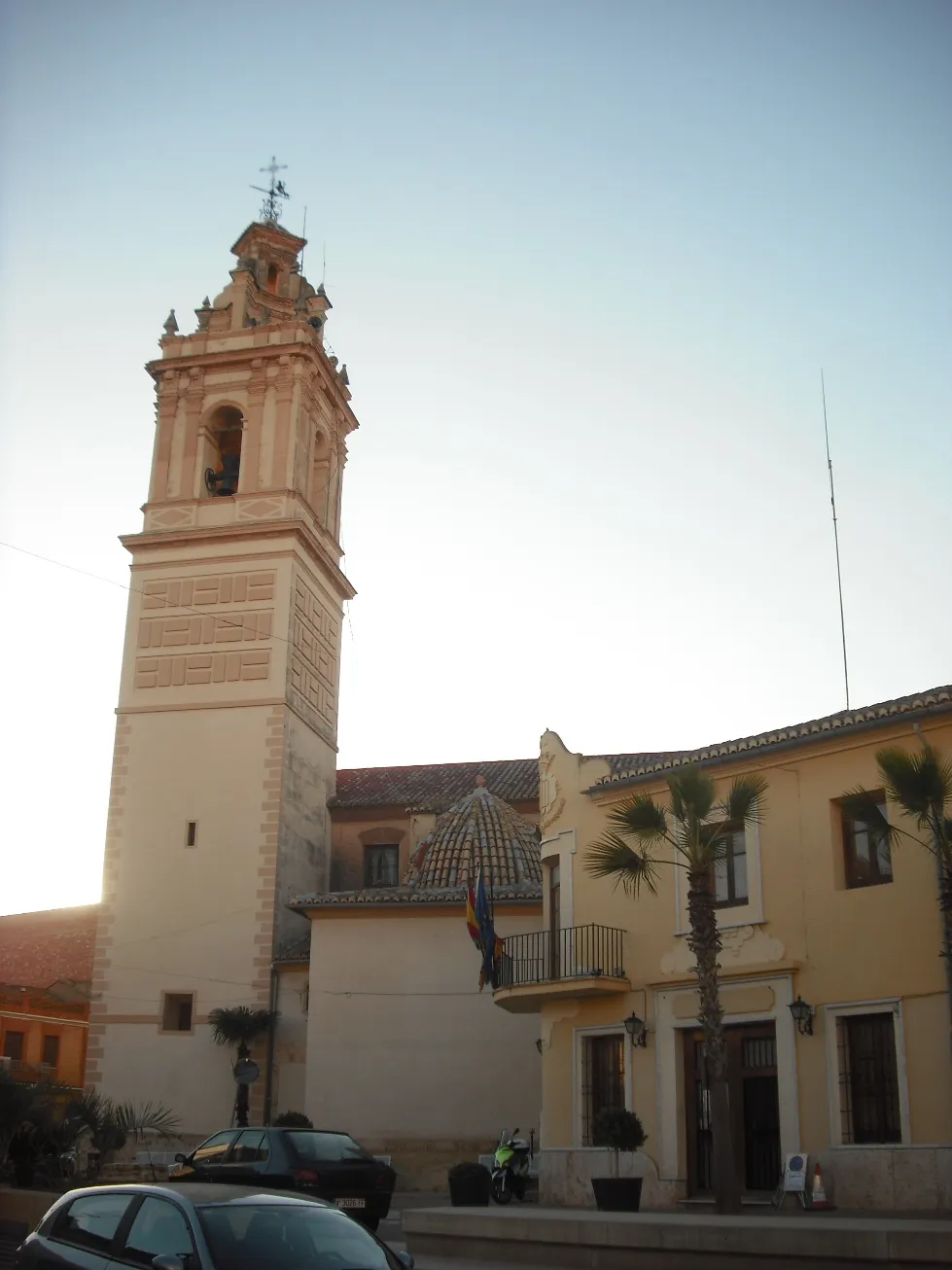 Photo showing: Iglesia y ayuntamiento de Museros.