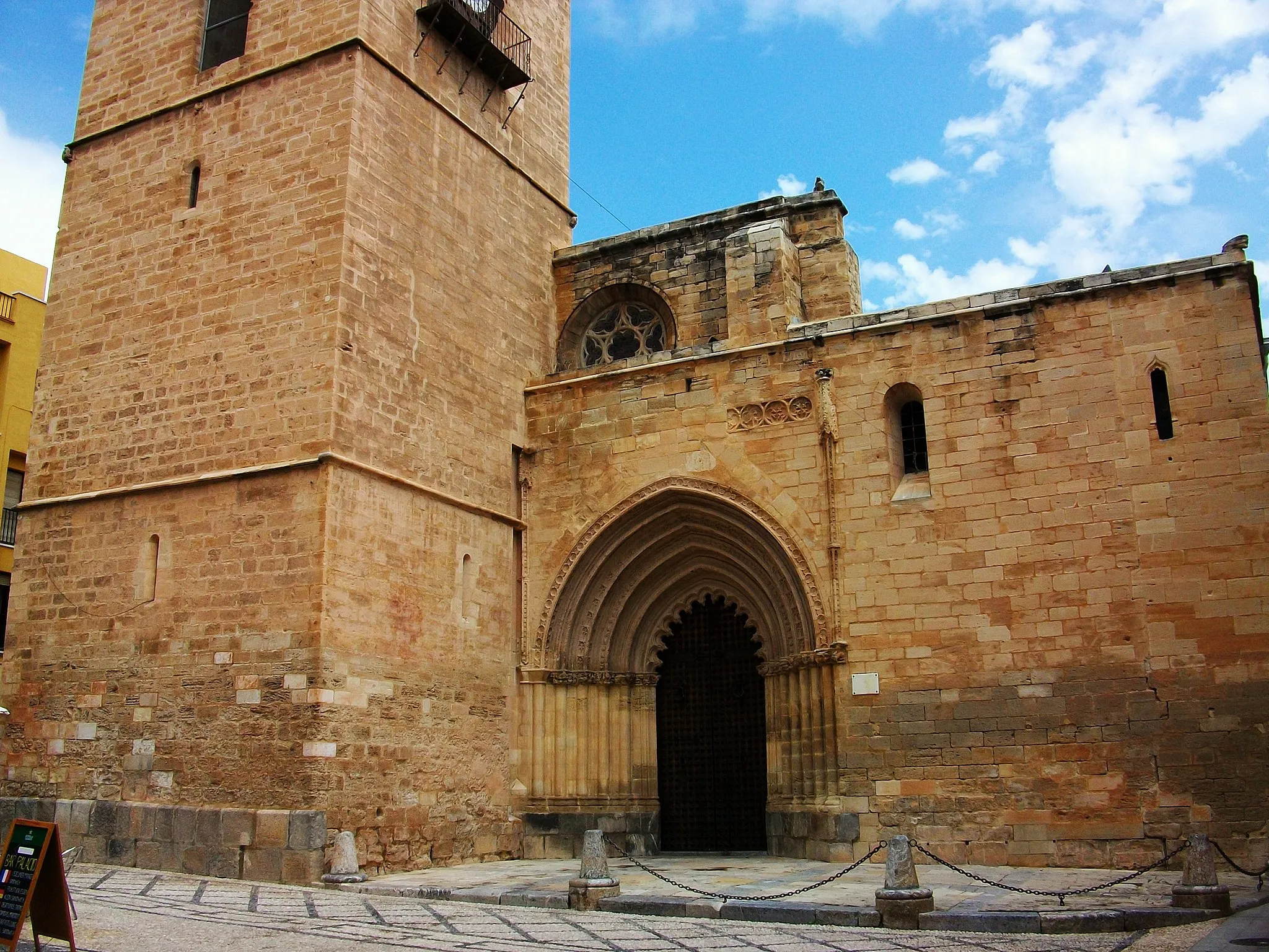 Photo showing: Catedral d'Oriola, Porta de les Cadenes.