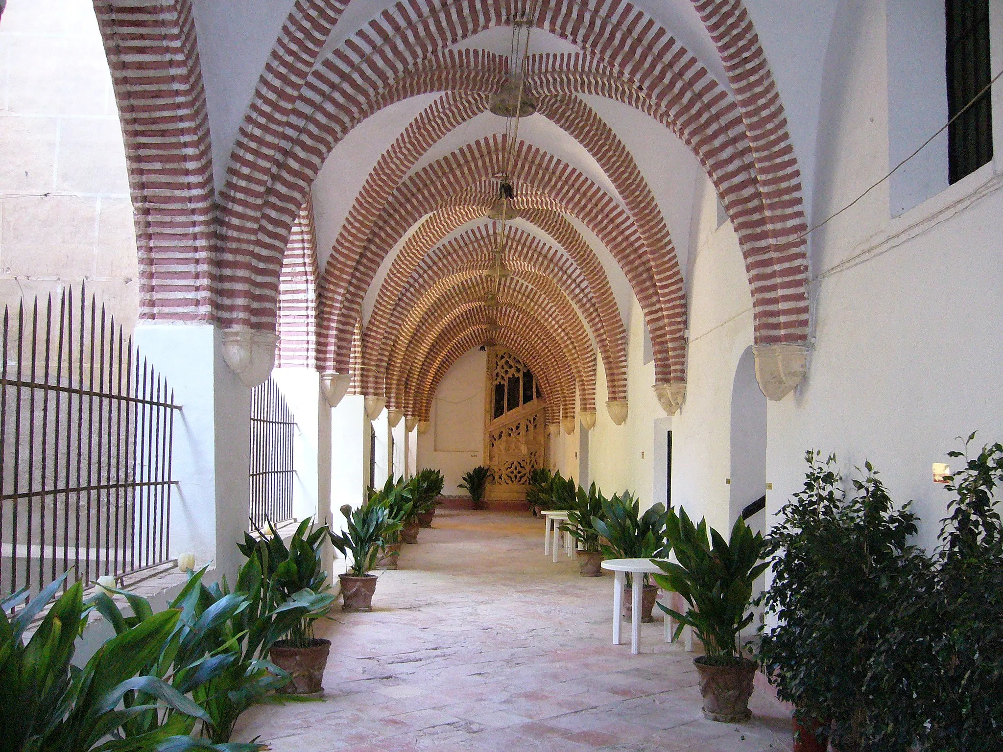 Photo showing: Lateral del Claustre del Monestir o Convent de Sant Jeroni de Cotalba. La Safor. País Valencià