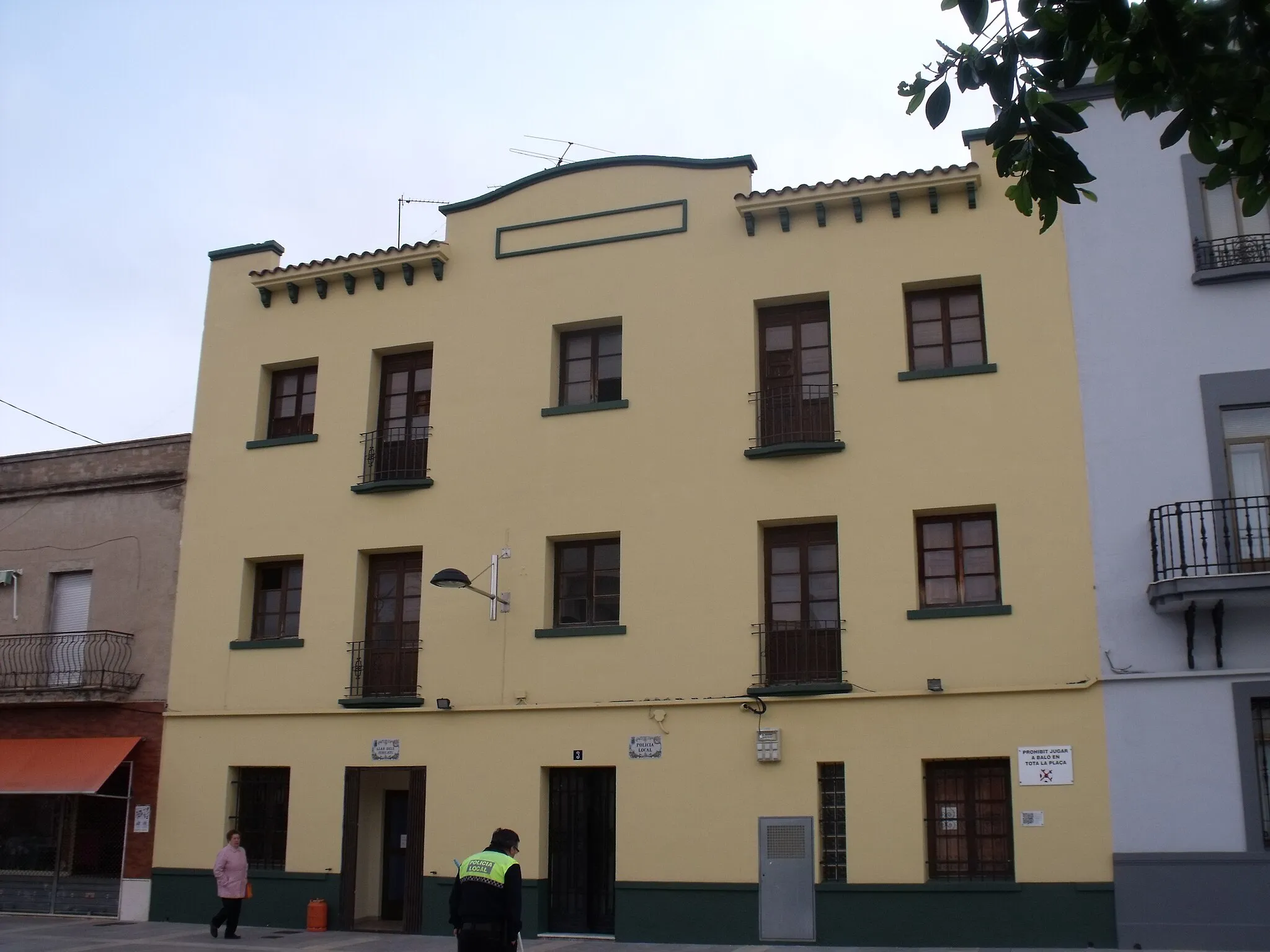 Photo showing: Edificio de la Policía Local y el hogar del jubilado