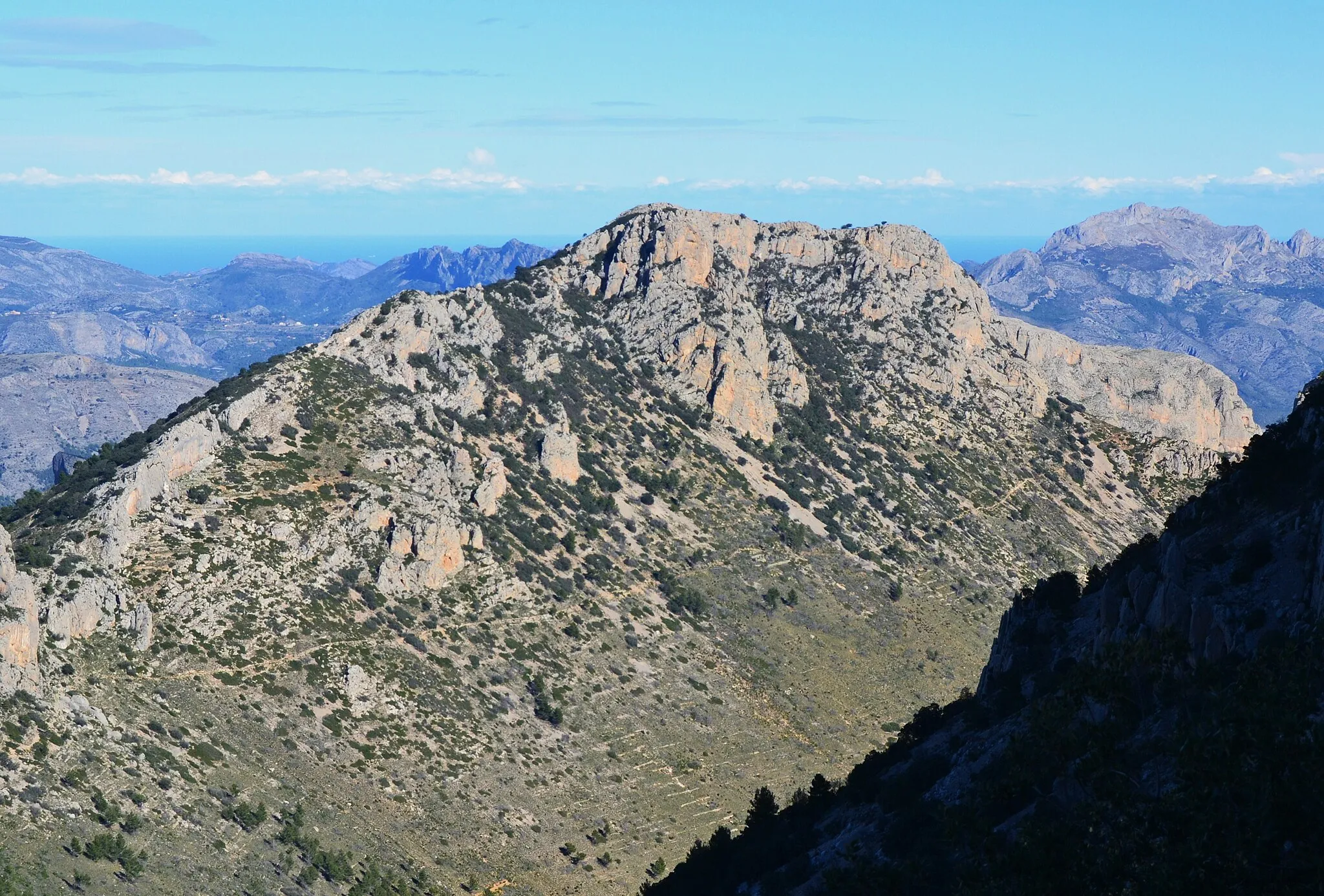 Photo showing: Vista del Ponoig des del Puig Campana.