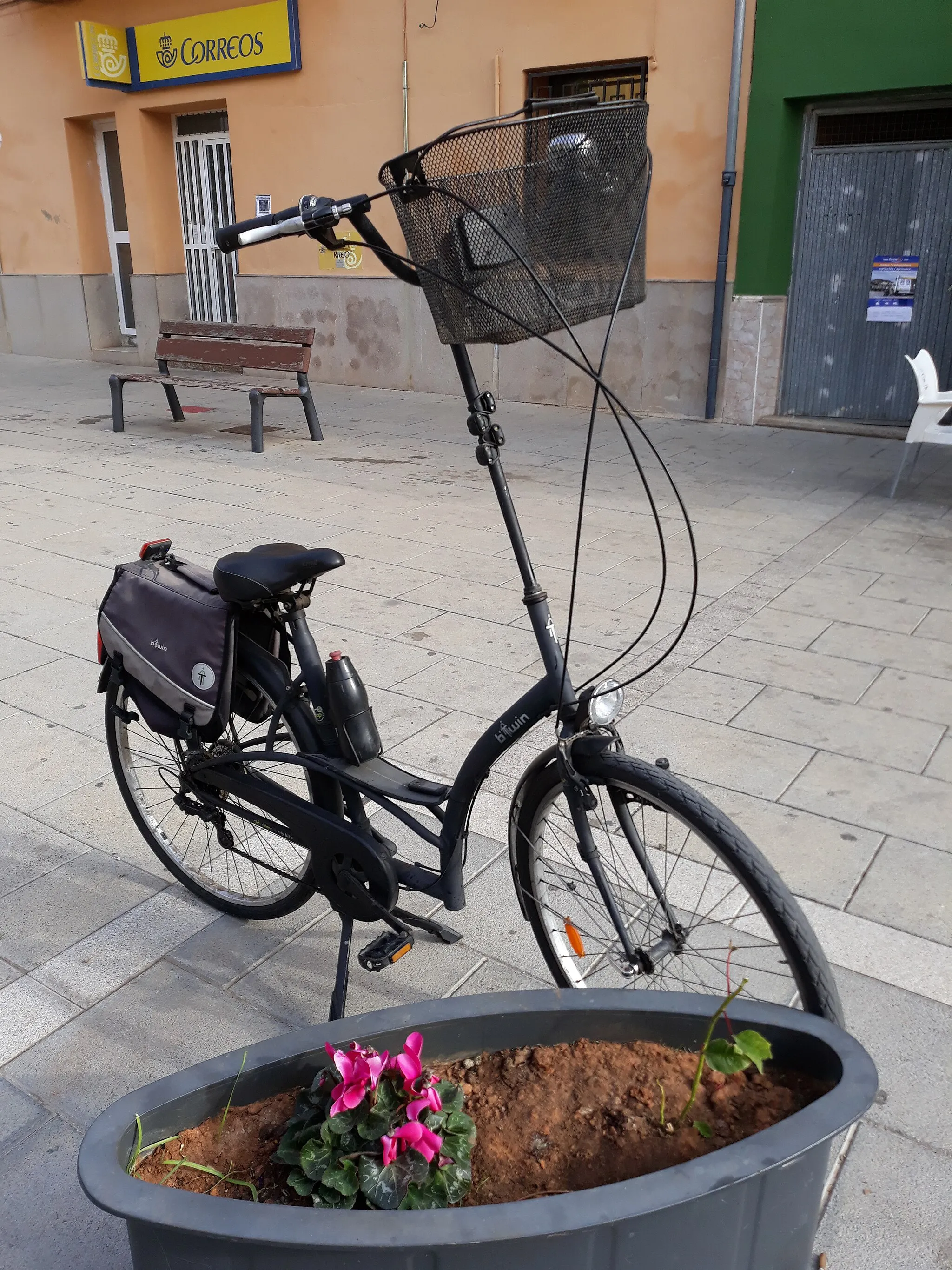 Photo showing: 2019-12-30 Bicicleta amb la tija del manillar especialment llarga, Rafelguaraf