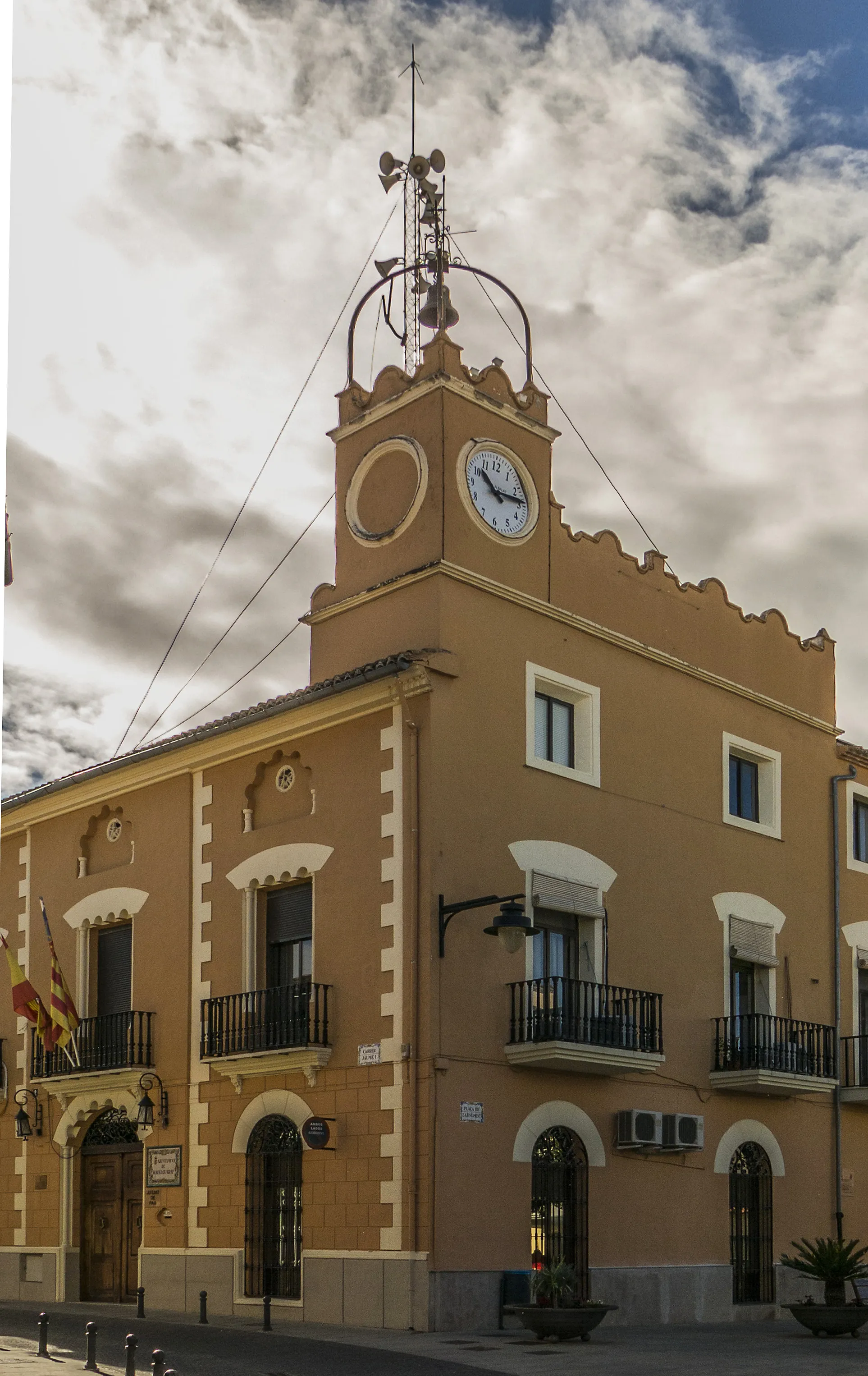 Photo showing: Rafelguaraf és un municipi del País Valencià situat a la comarca de la Ribera Alta.
Aquesta fotografia ha sigut publicada per:

L'ajuntament de Rafelguaraf Consulta 20-març-2021.