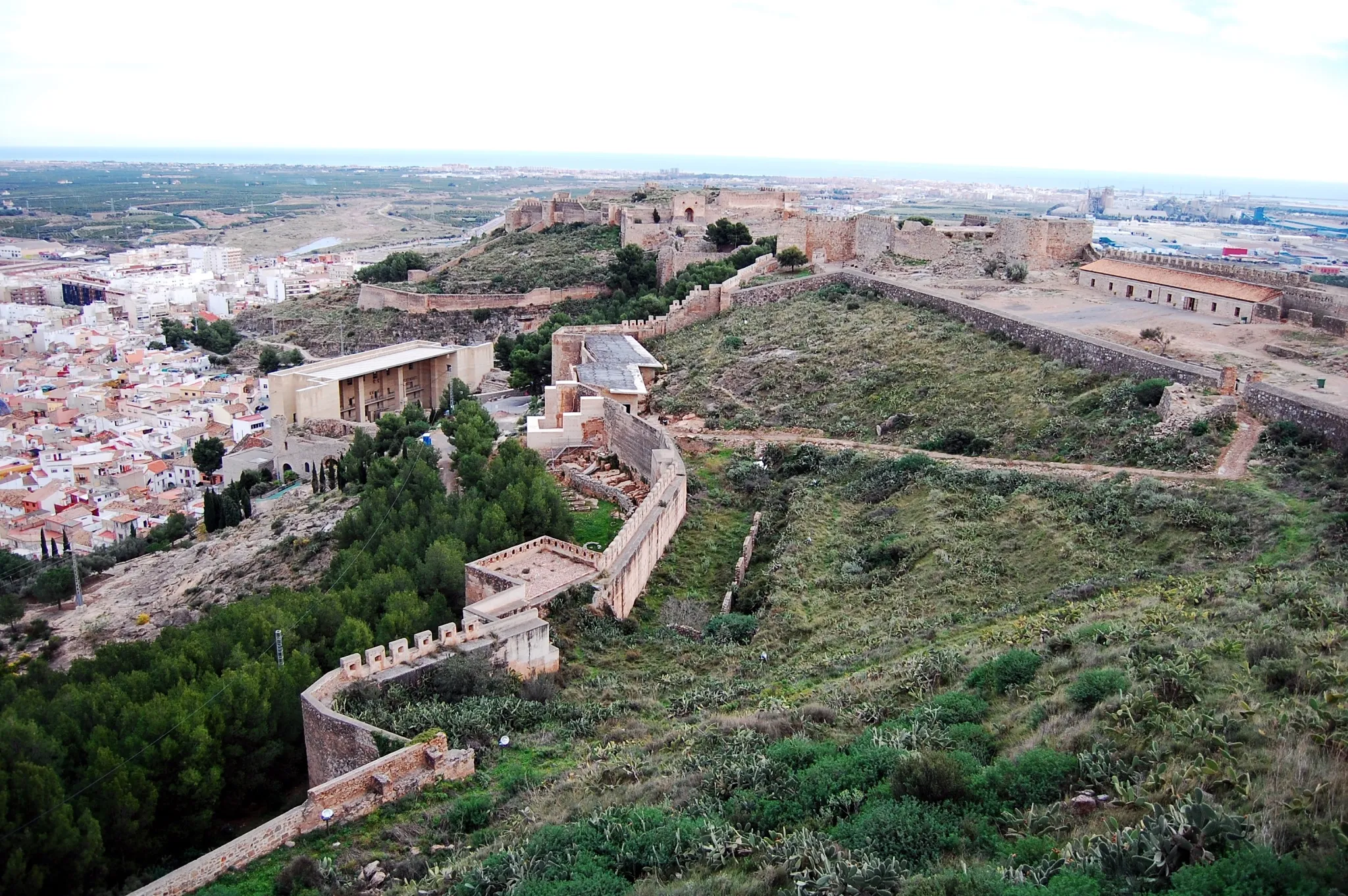 Photo showing: Vista de Sagunto y su castillo.