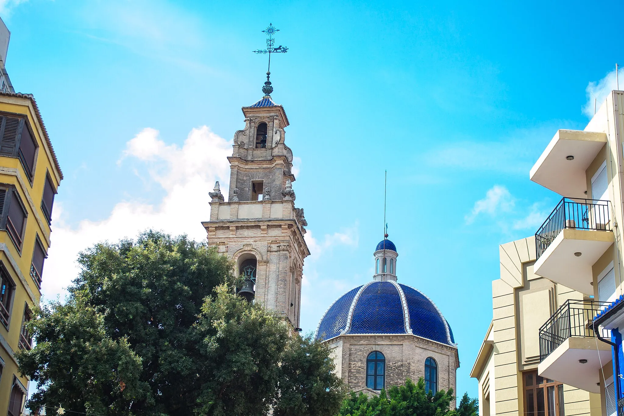 Photo showing: Església de Sant Pere al fons de la Travessera dels Cebolles, Sueca.