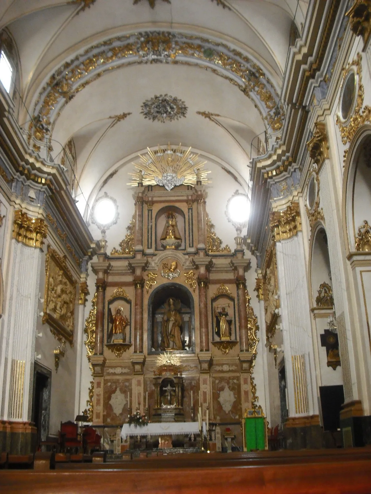 Photo showing: Interior de l'església de Sant Honorat.