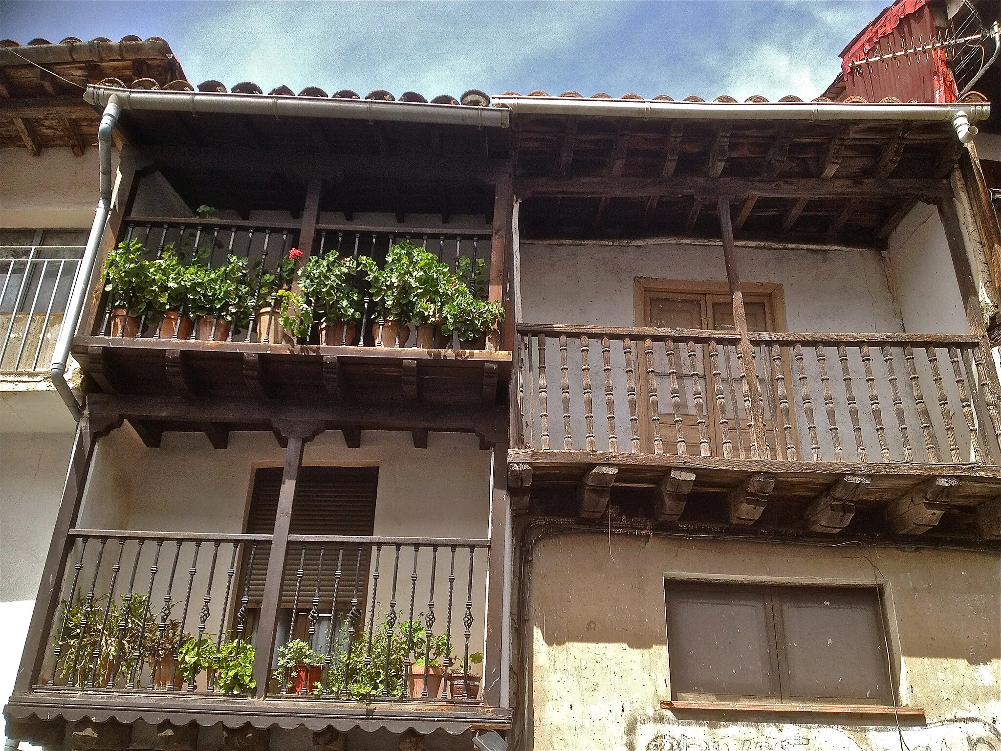 Photo showing: Balcones típicos en Cabezuela del Valle, provincia de Cáceres, España