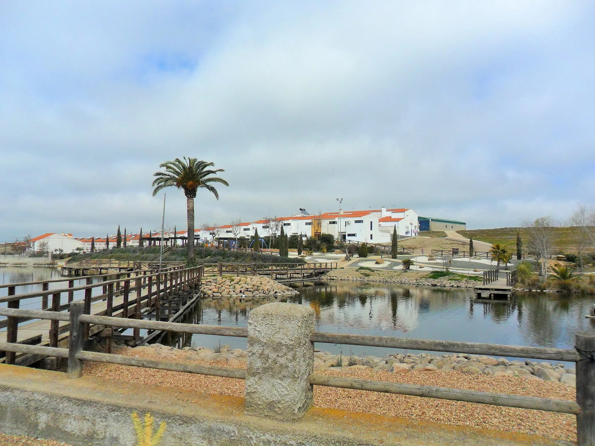 Photo showing: Laguna antigua convertida en estanque.