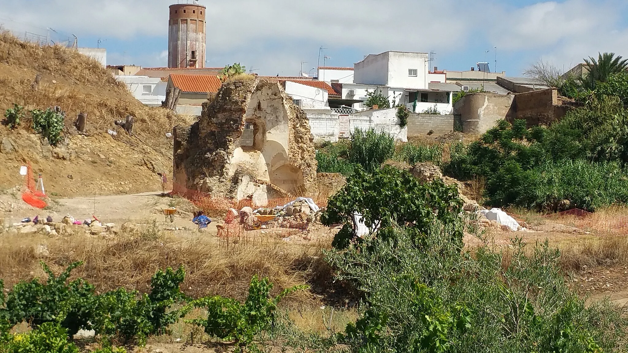 Photo showing: Lobón. Excavación en el solar del antiguo Convento Franciscano