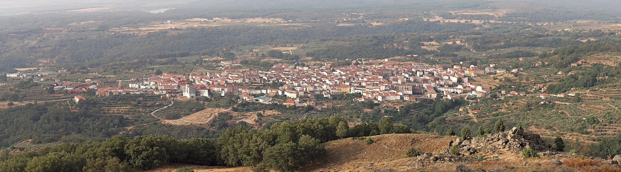 Photo showing: Losar de la Vera (Cáceres, España) desde la sierra.