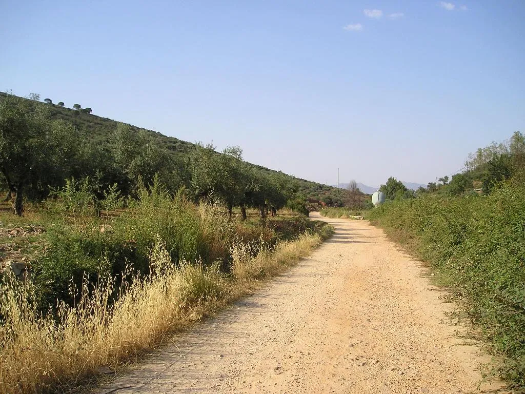 Photo showing: Camino de Monterrubio a Puerto Hurraco, sobre el que se construirá la carretera proyectada.
