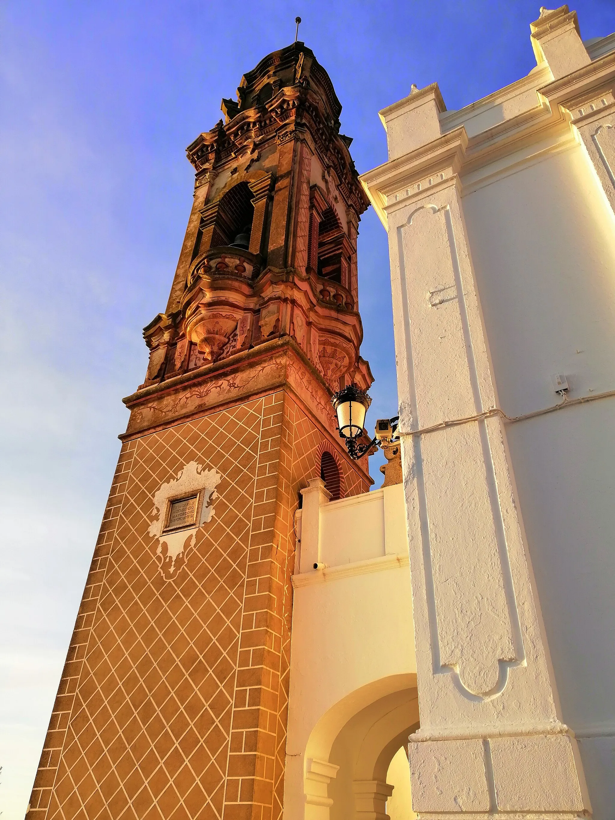 Photo showing: Imagen de la torre del Santuario de Nuestra Señora de Gracia, situado en Oliva de la Frontera (Badajoz).