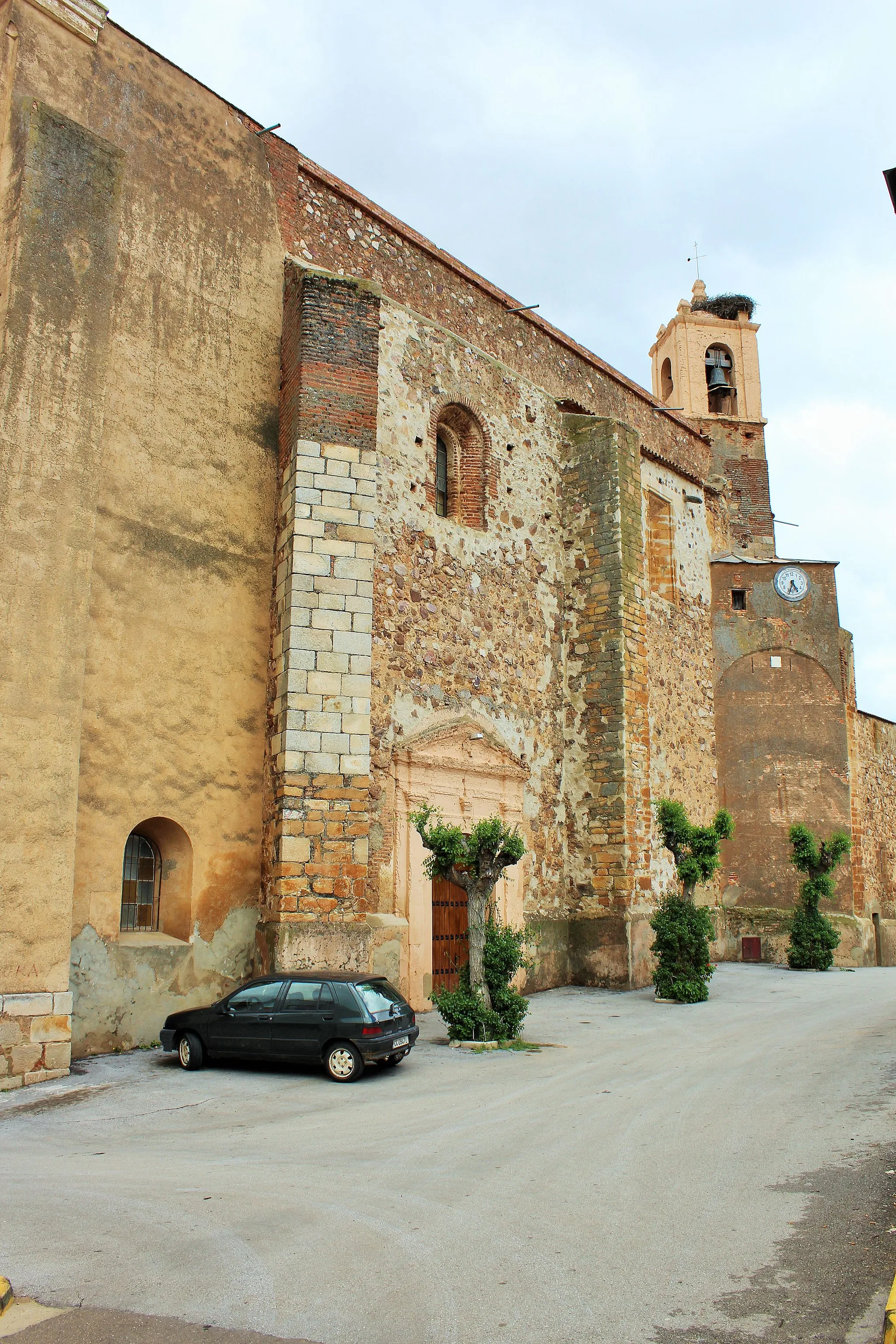 Photo showing: Oliva de Mérida. Fachada norte de iglesia parroquial