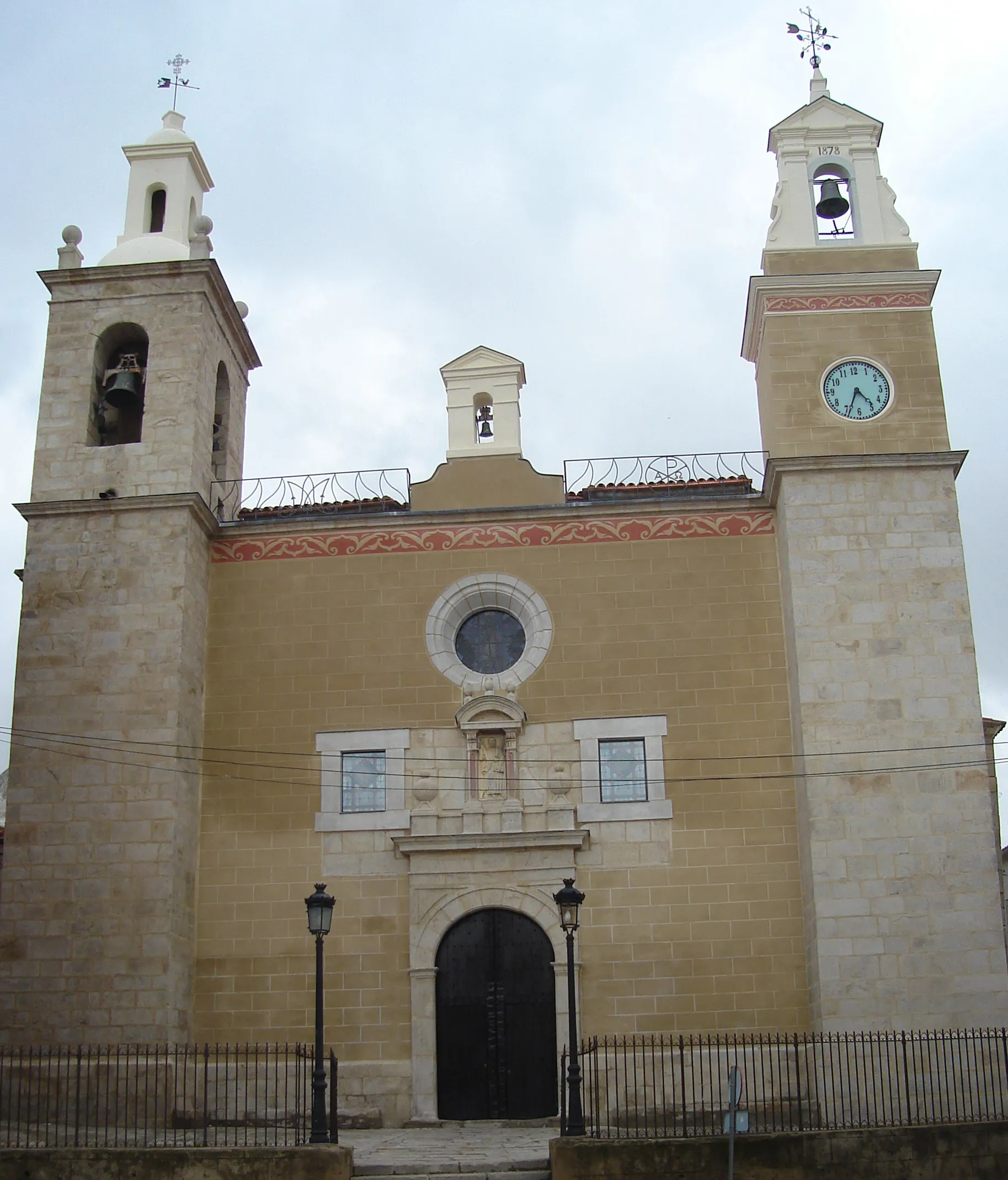 Photo showing: La iglesia de San Andrés es la principal iglesia parroquial del municipio español de Torrejoncillo en la provincia de Cáceres. Su construcción se inició en el siglo XVI.