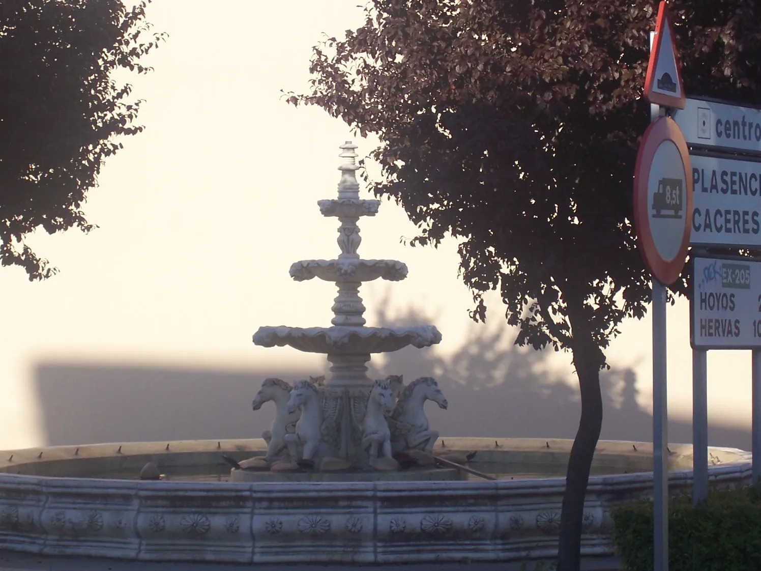 Photo showing: Fuente en la carretera EX-205, Valverde del Fresno, provincia de Cáceres, España.