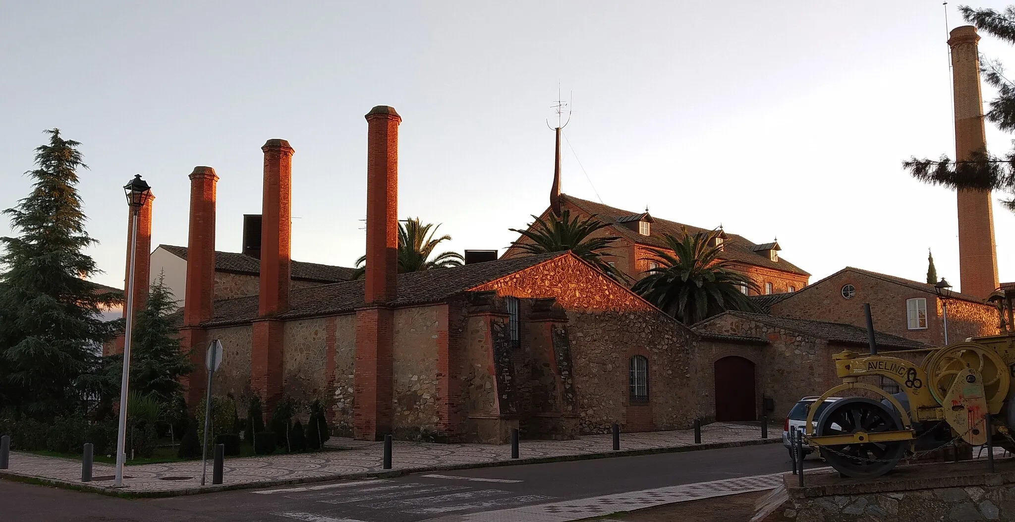 Photo showing: Antigua Fábrica de Harinas San Antonio de Villafranca de los Barros, actual Casa de la Cultura y Biblioteca Municipal "Cascales Muñoz"