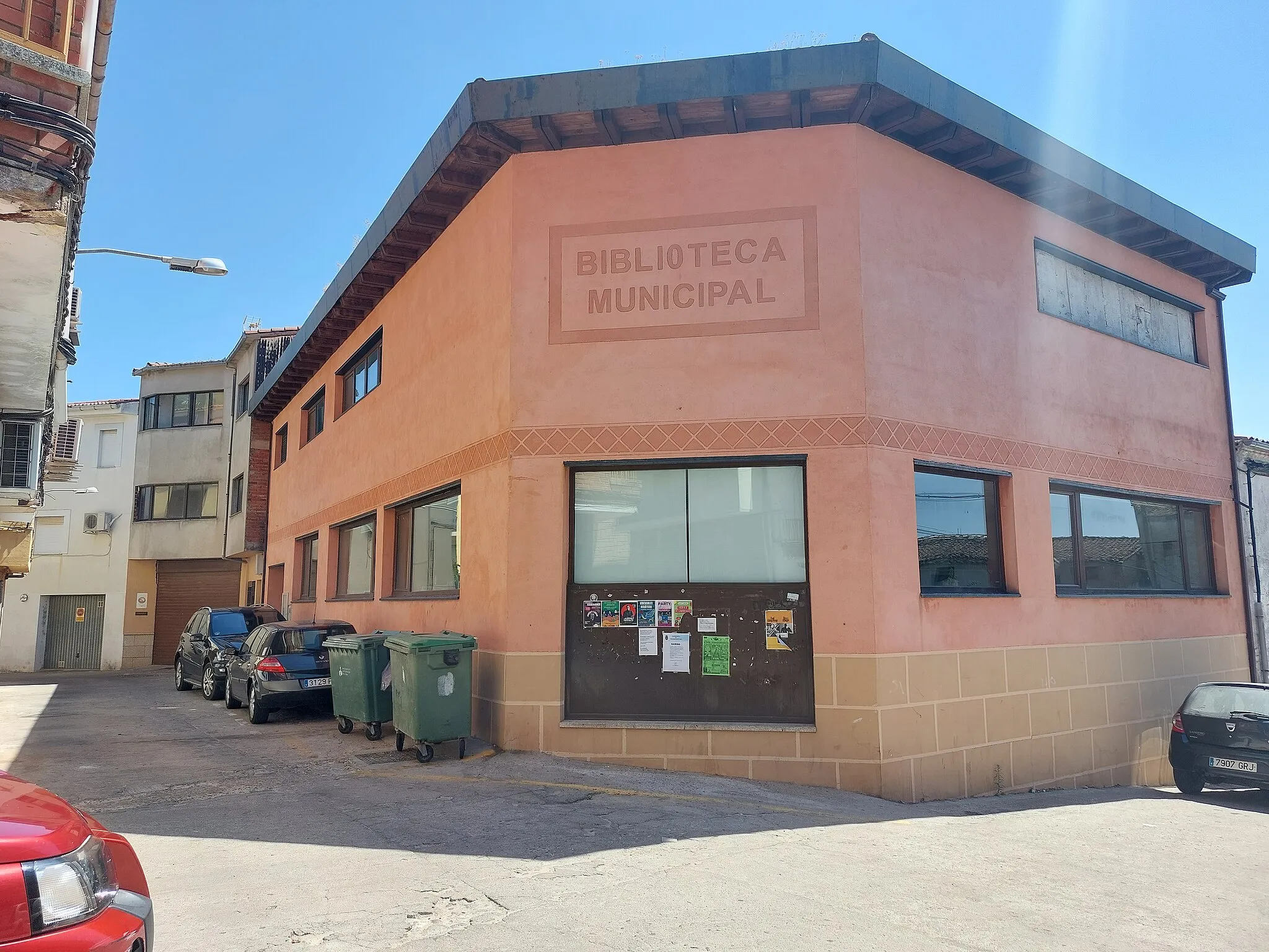 Photo showing: Exterior of the Municipal Library of Villanueva de la Vera.