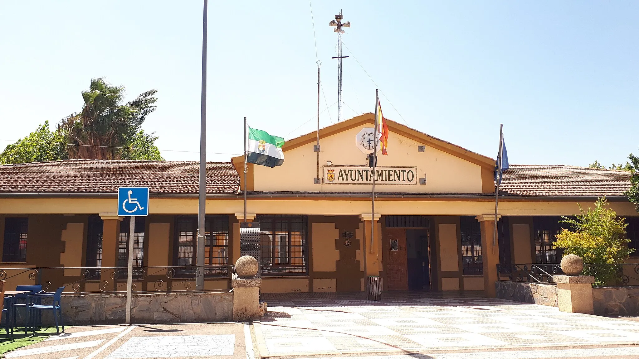 Photo showing: Ayuntamiento de Zarza de Granadilla
