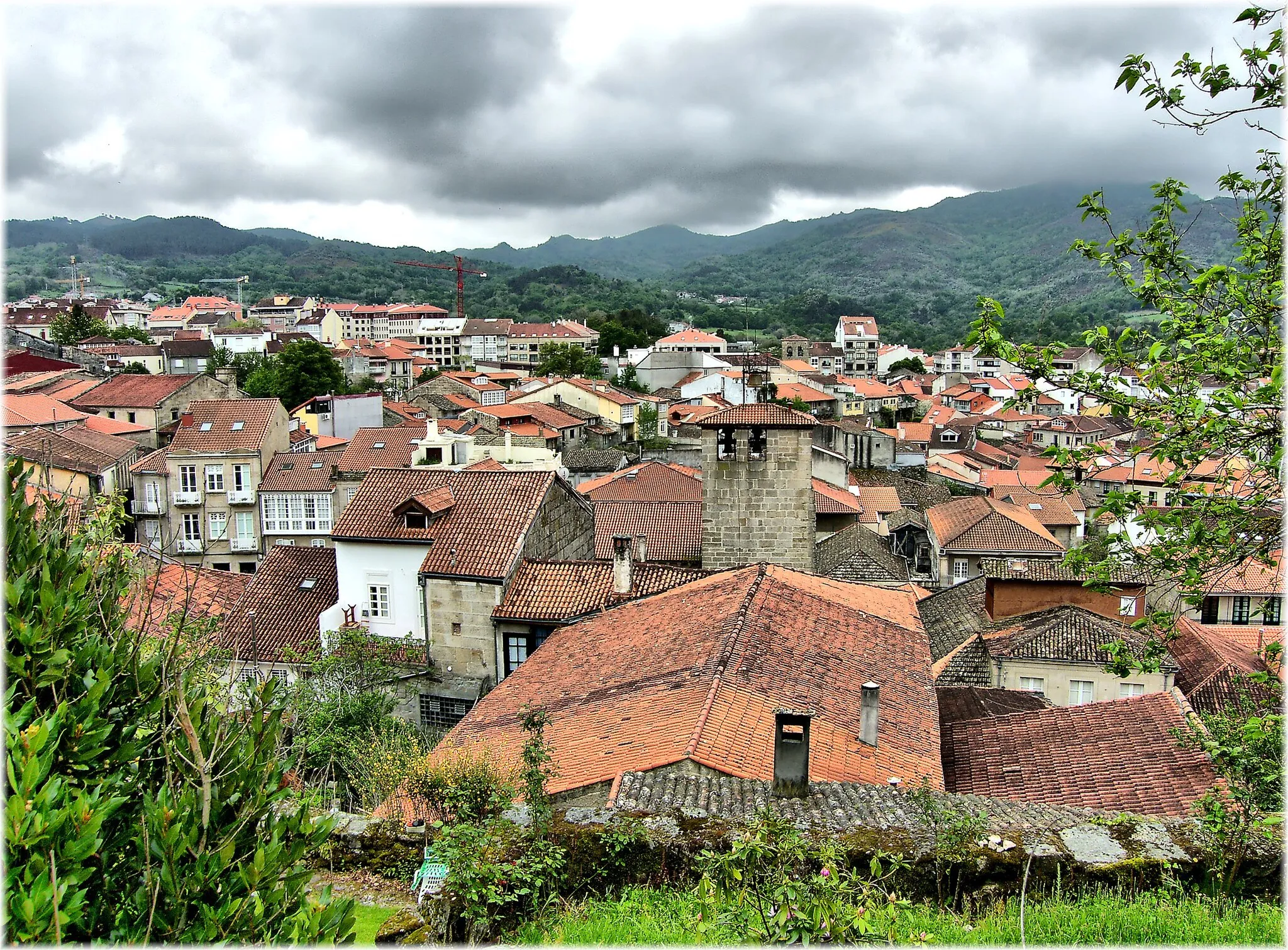 Photo showing: Allariz. Tomada dende os restos do castelo no alto da vila.