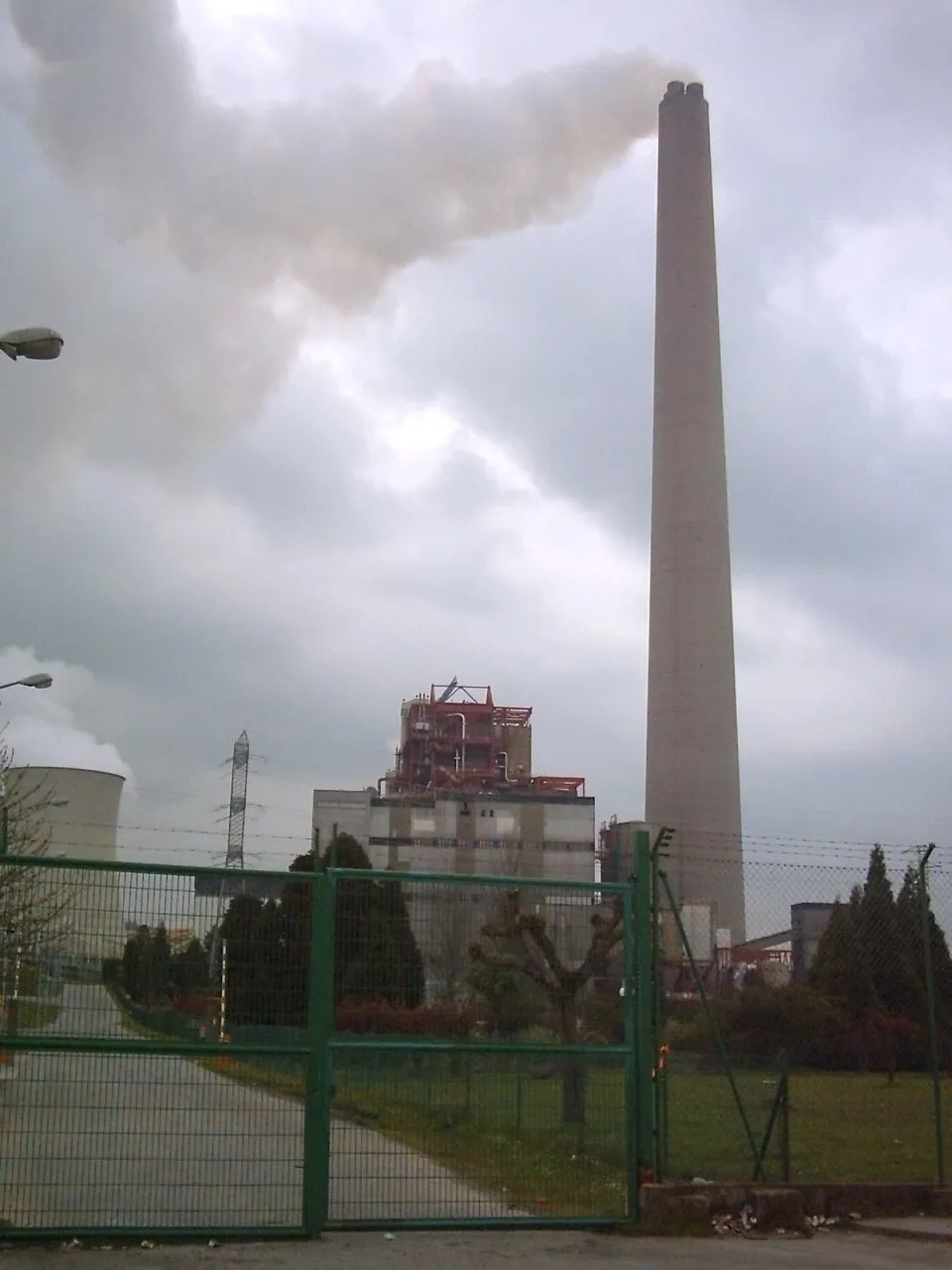 Photo showing: Endesa Termic, chimney of the coal power plant of Pontes de García Rodríguez, A Coruña, Spain.