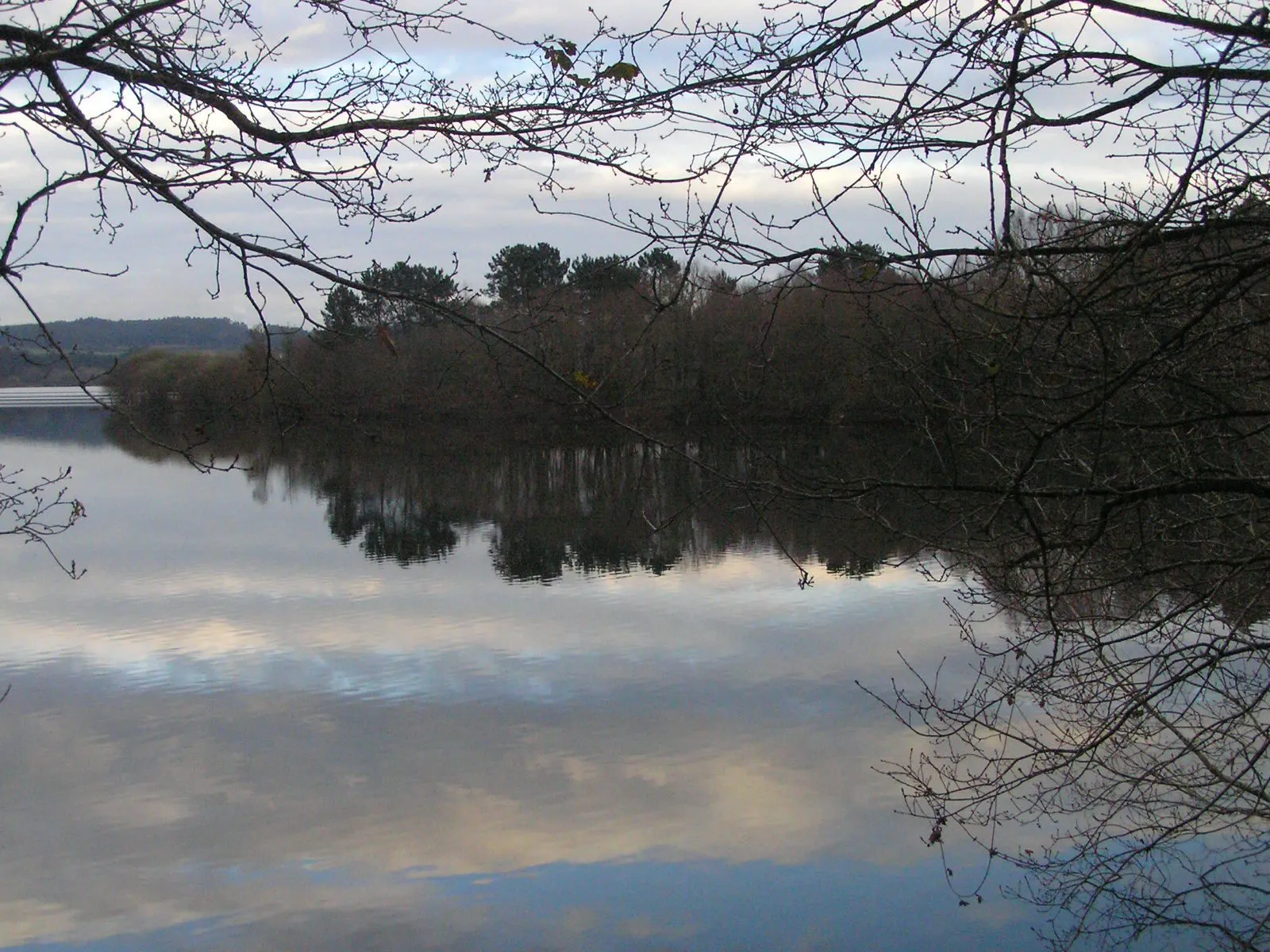 Photo showing: Foto do encoro de Cecebre, na provincia de Coruña (Galiza, España). Tomada en inverno.