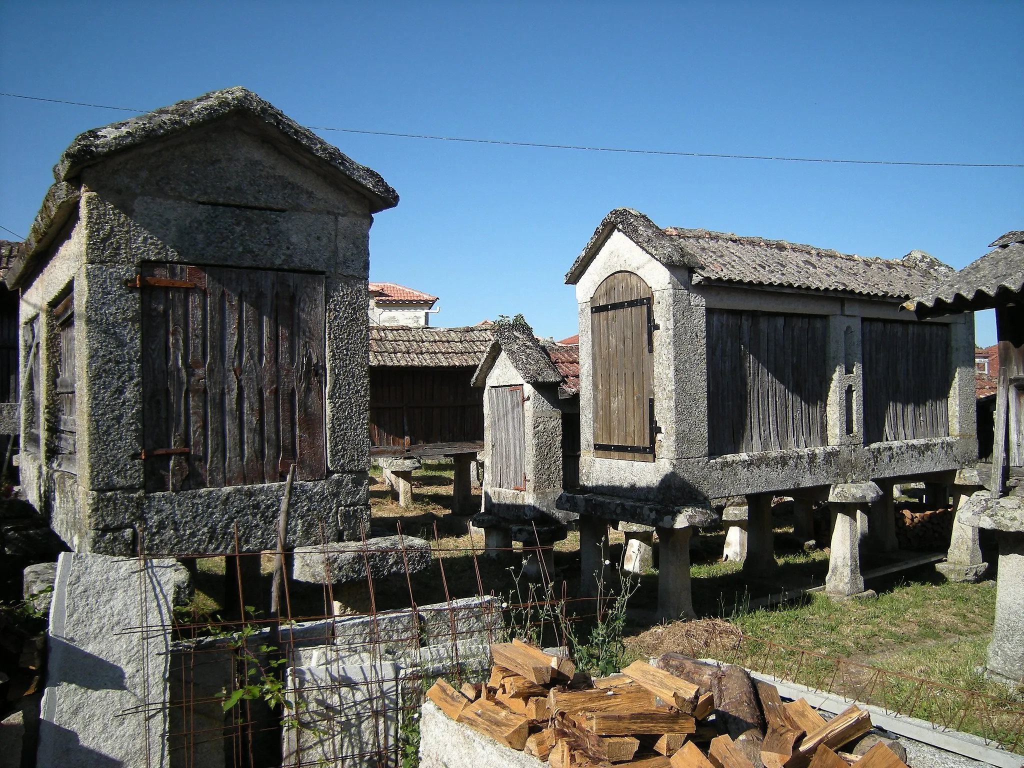 Photo showing: Hórreos de Muimenta, Carballeda de Avia, Galicia