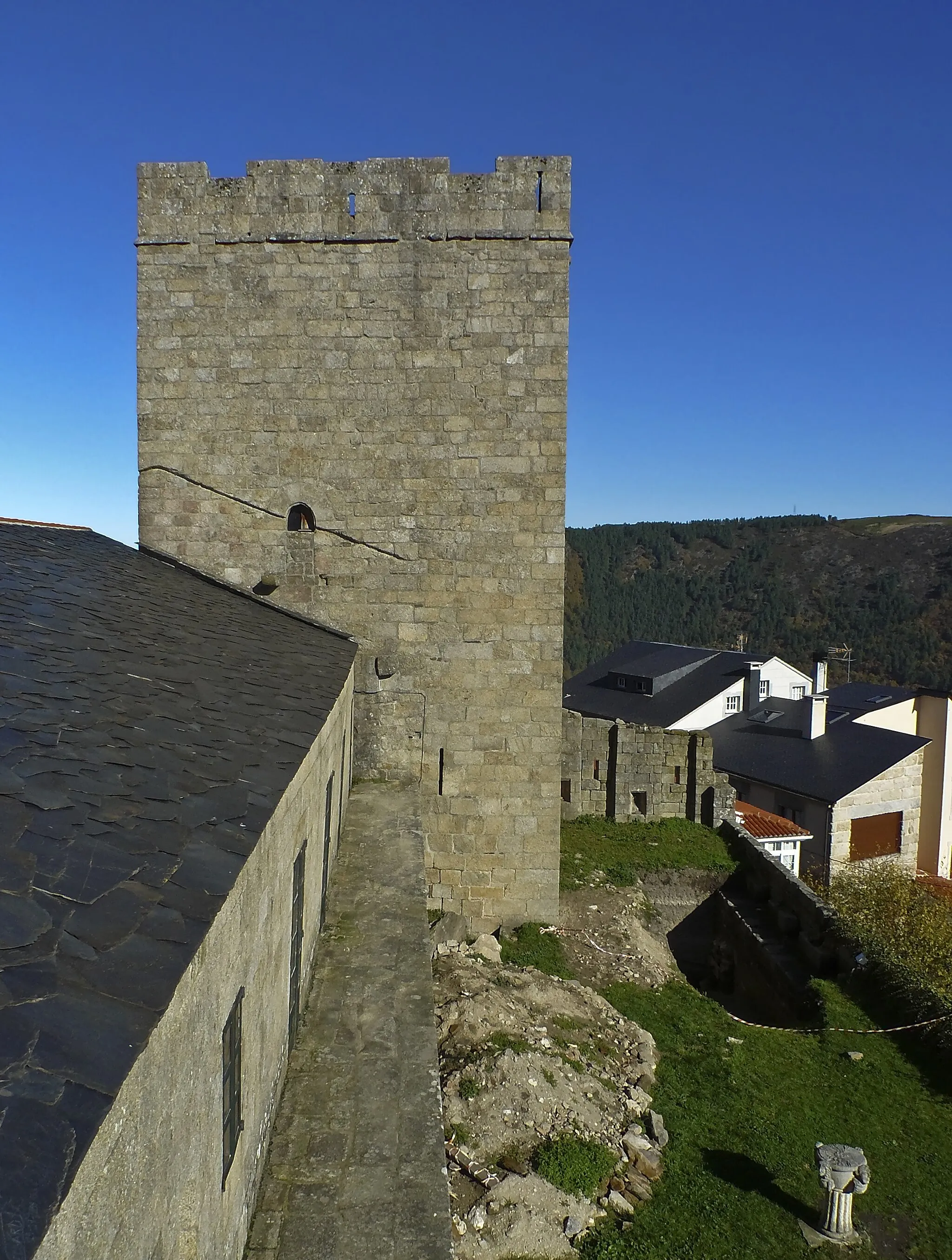 Photo showing: Romanic keep of Castle of Castro Caldelas - Ourense - Spain