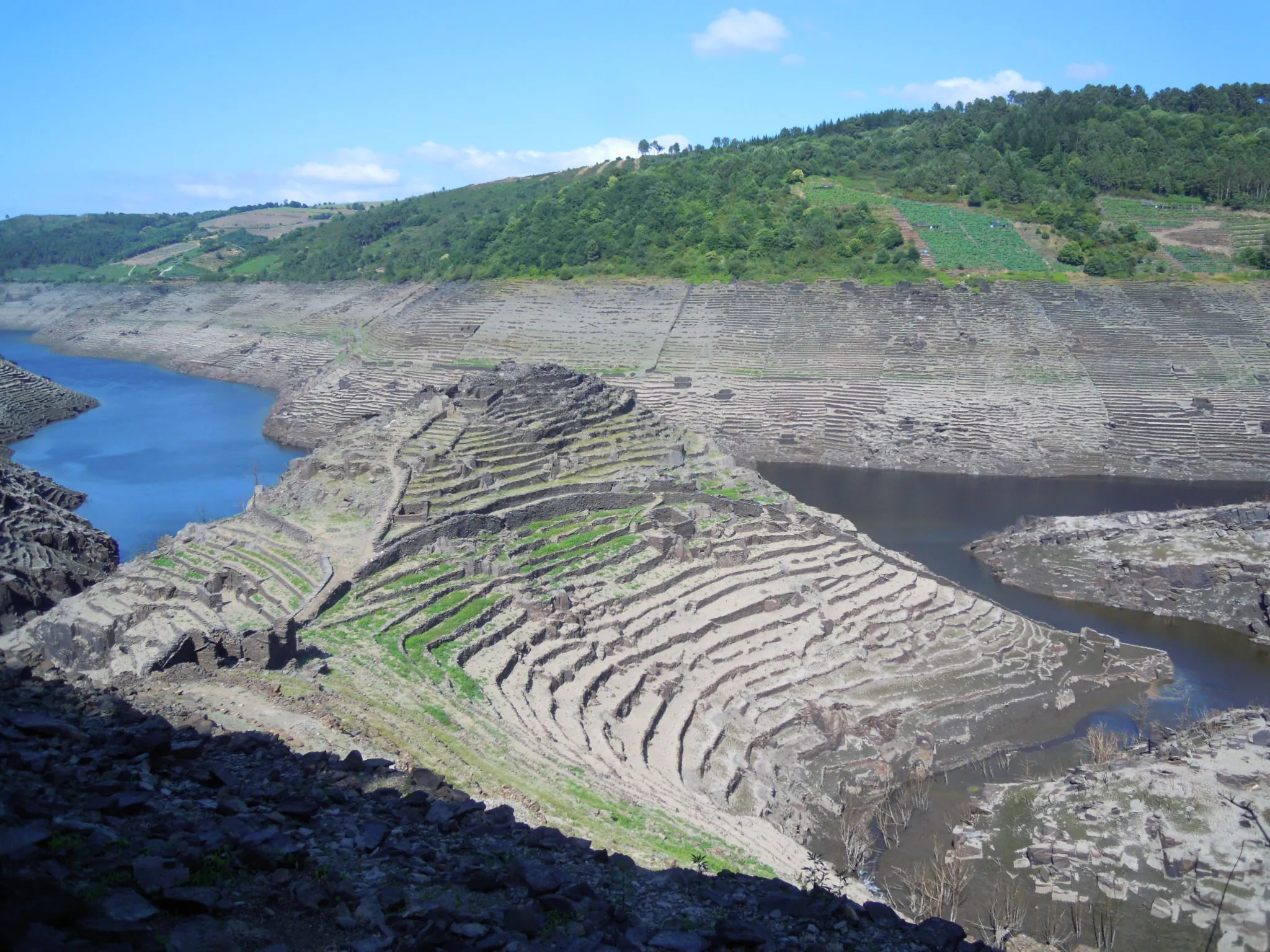 Photo showing: Vista de Castro Candaz, en Chantada, a carón do encoro de Belesar, no río Miño