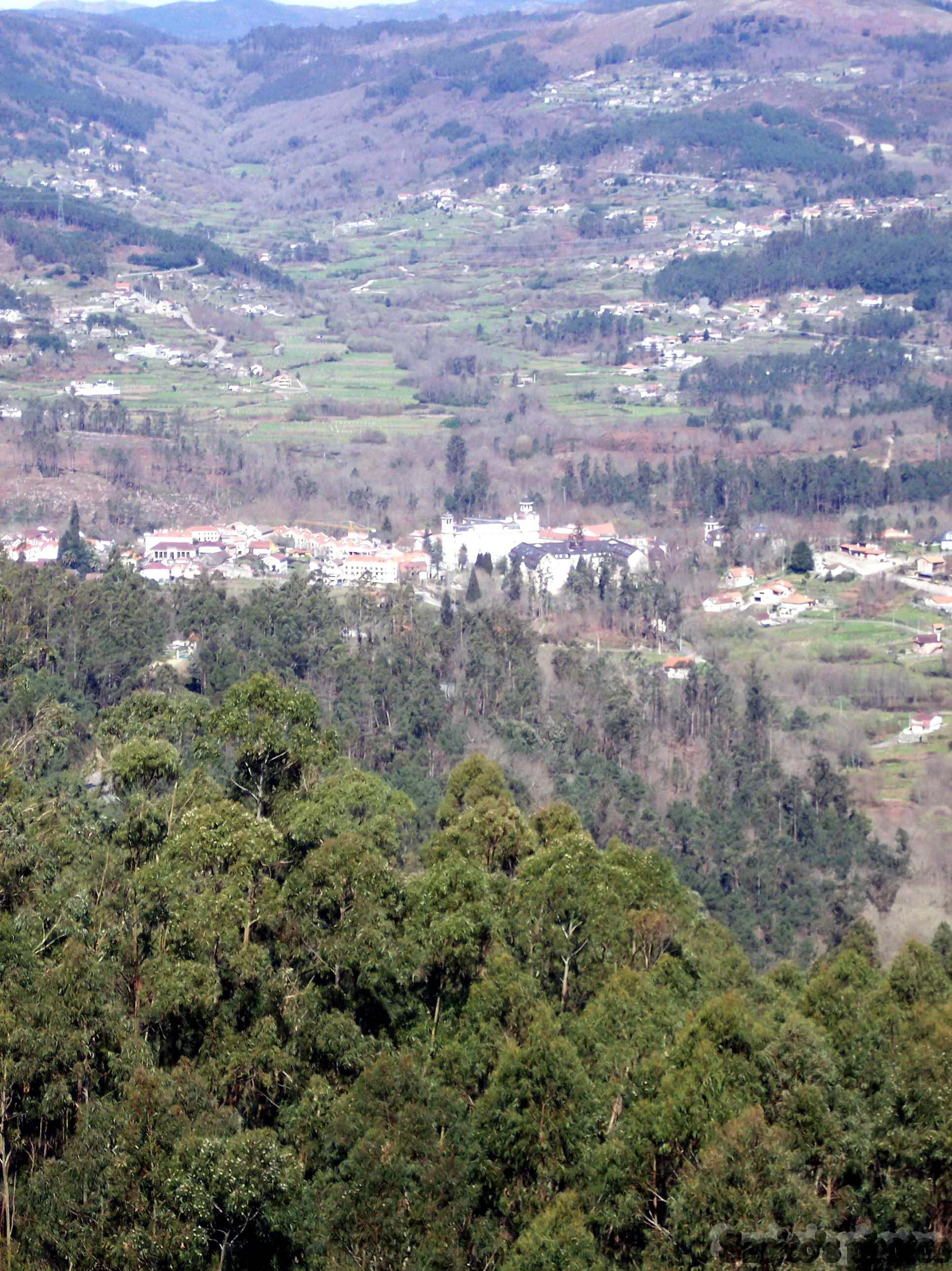 Photo showing: Vista dende o alto da torre do Castelo de Vilasobroso -ollando cara Mondariz - Balneario-