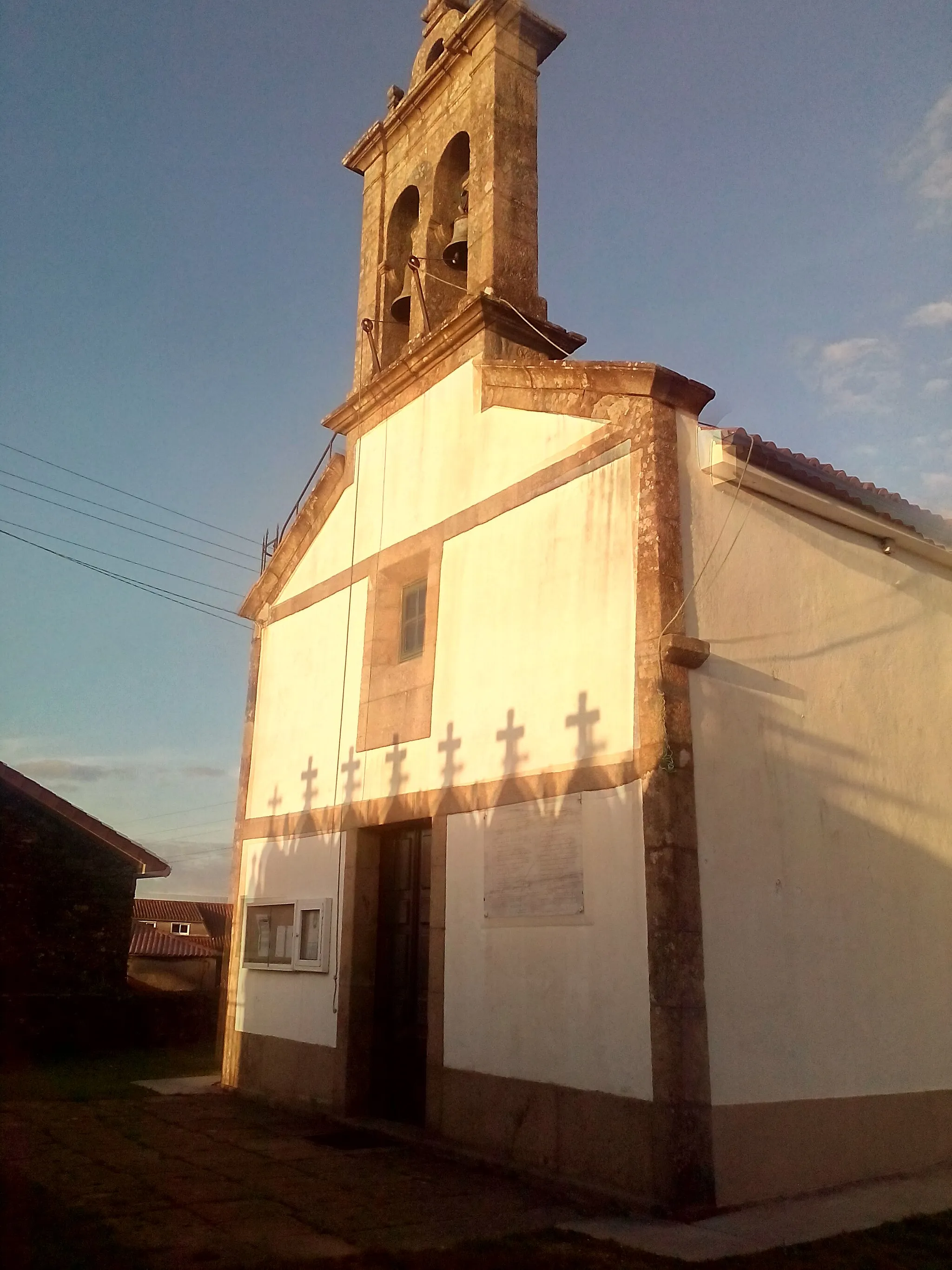 Photo showing: representa la fachada de la iglesia de San Martiño de Oroso