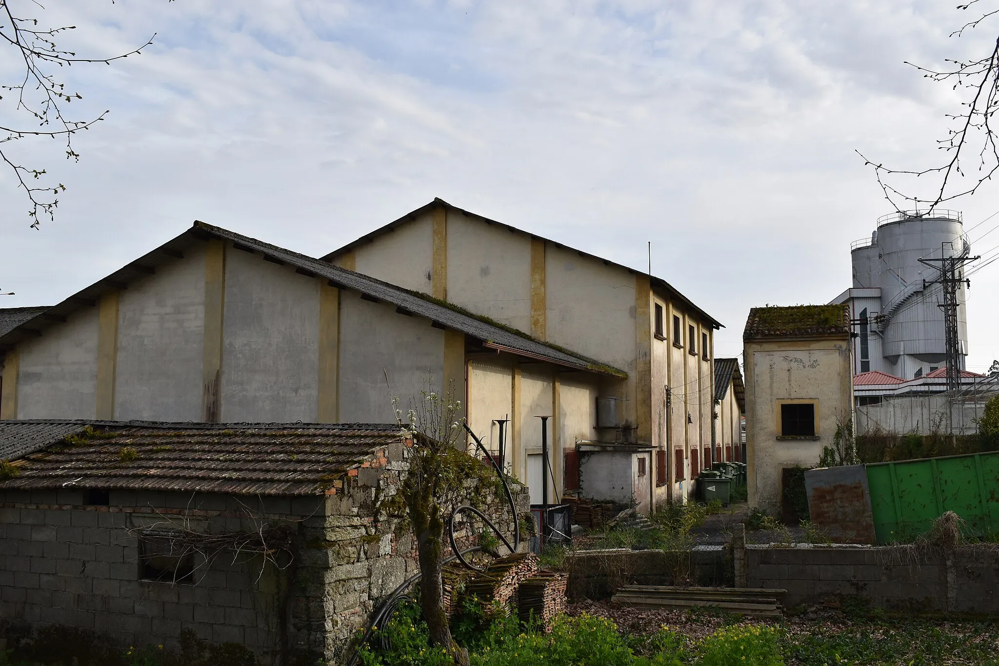 Photo showing: Construcións anexas á estación de Portas