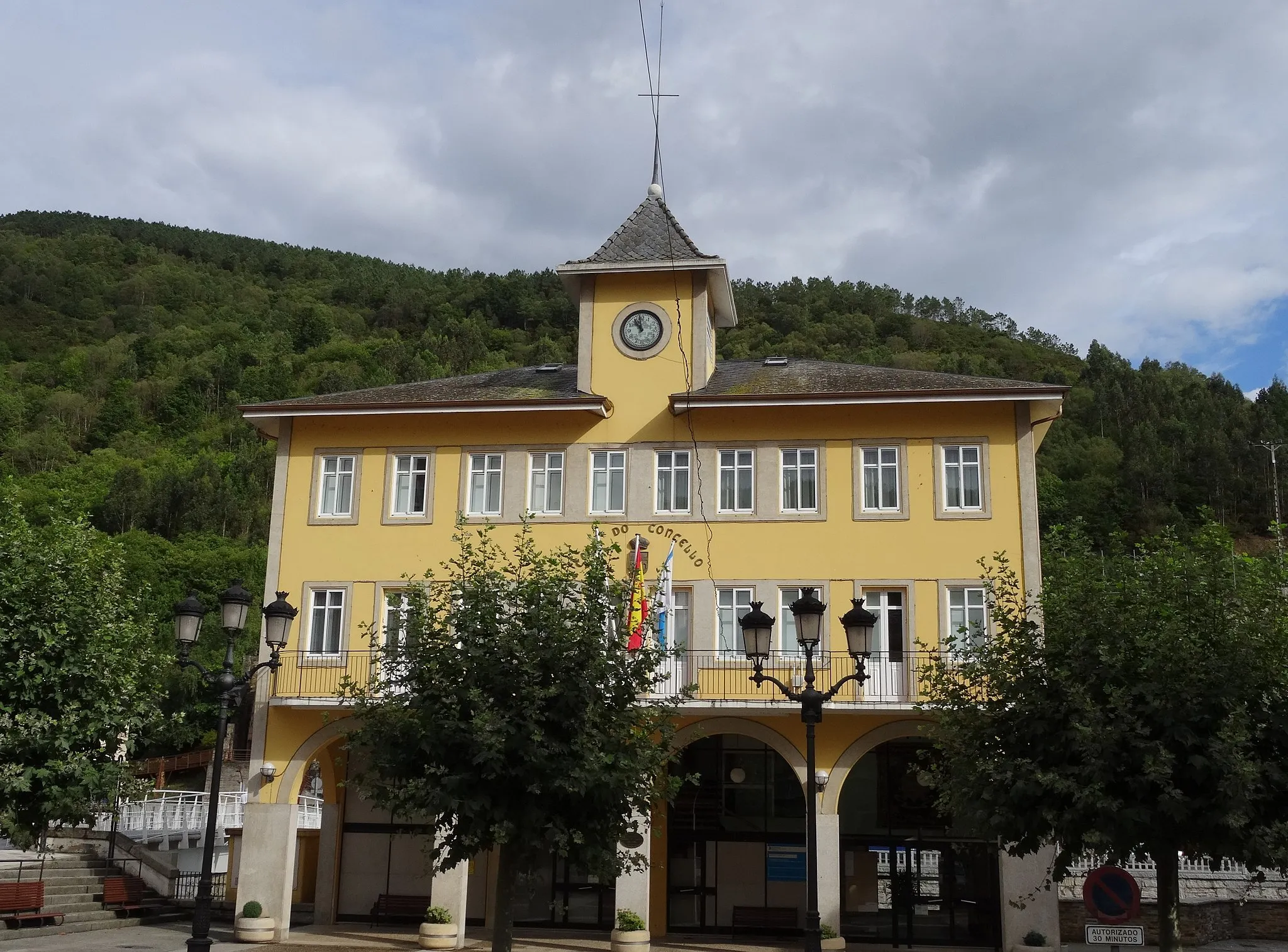 Photo showing: Casa do concello da Pontenova, Lugo.