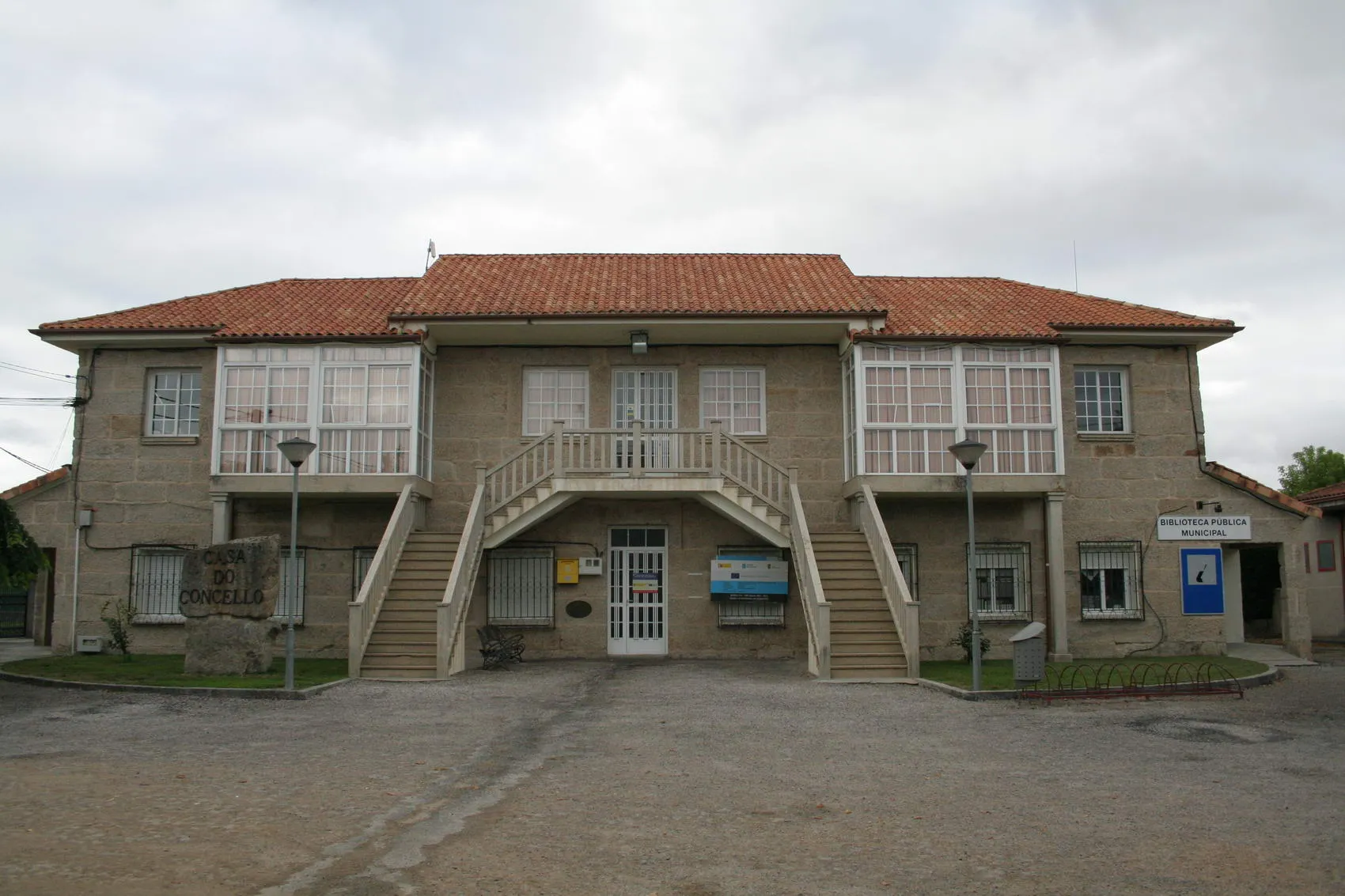 Photo showing: Town Hall and Municipal Library in Rairiz de Veiga (Spain)