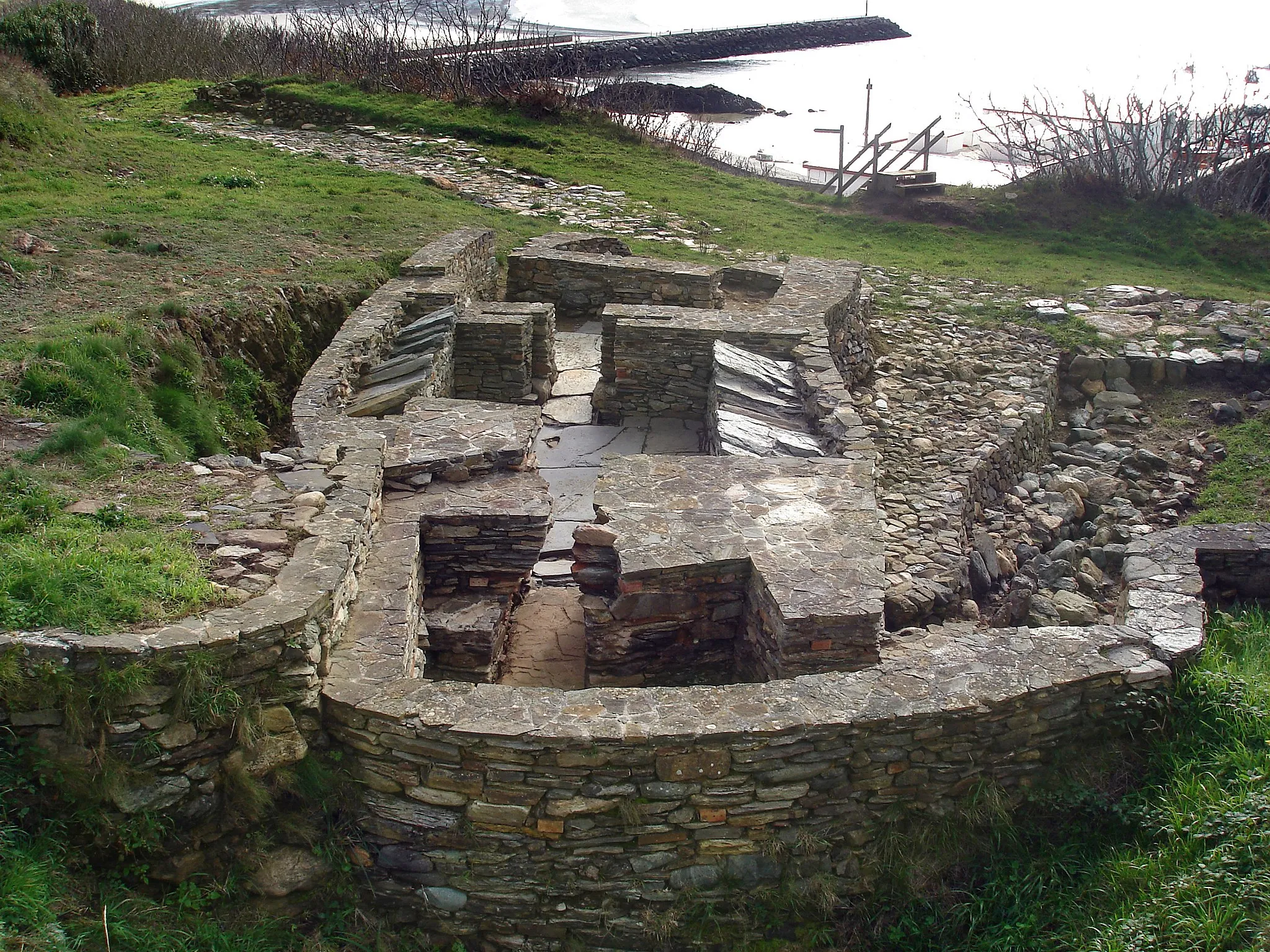 Photo showing: Monumento con Forno do gl:Castro de Punta dos Prados en Espasante, no concello de Ortigueira.