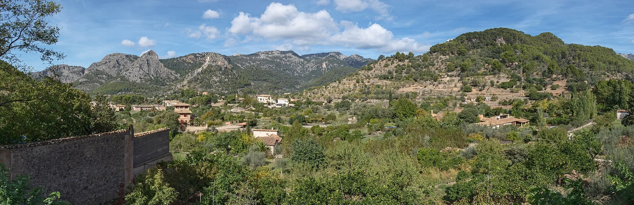 Photo showing: Northern fringe of the community Bunyola, Majorca, Spain.