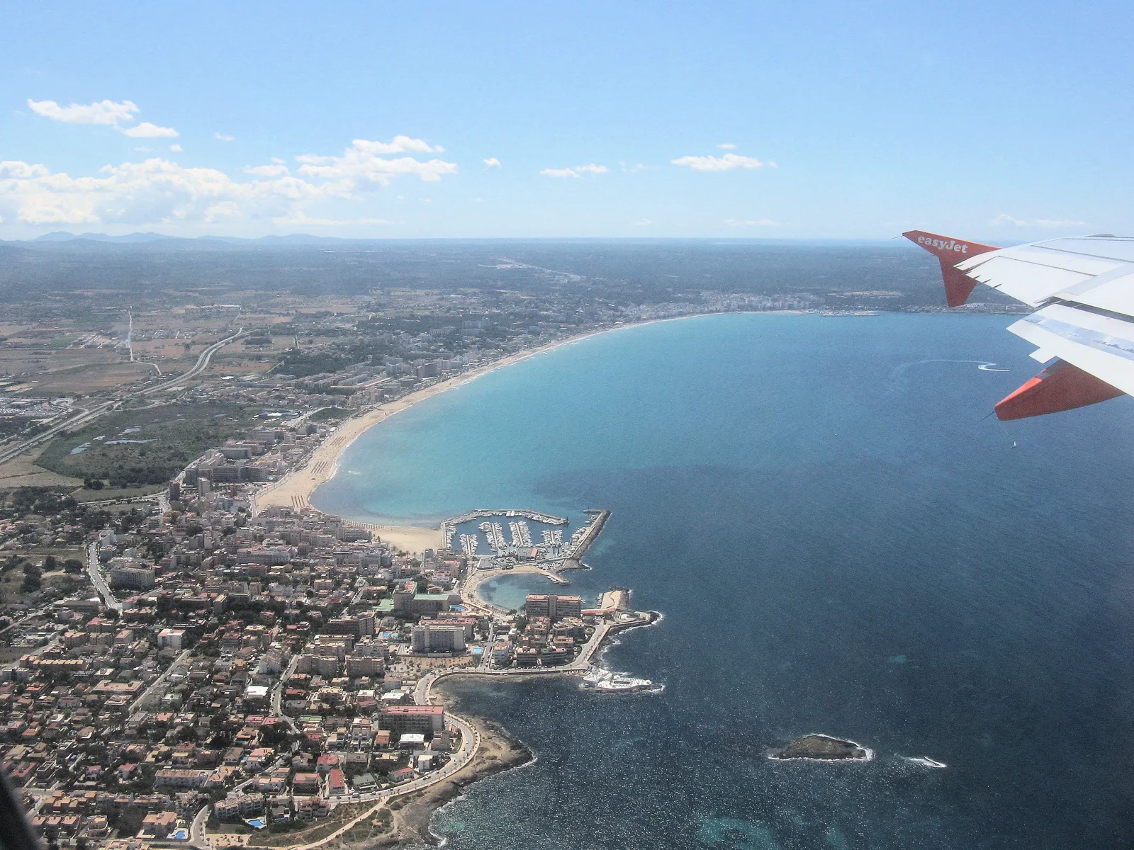 Photo showing: Can Pastilla, near Palma Airport, Mallorca, Spain, seen from an Easyjet A319 just taken off from Palma Airport on its way to Bristol, England.