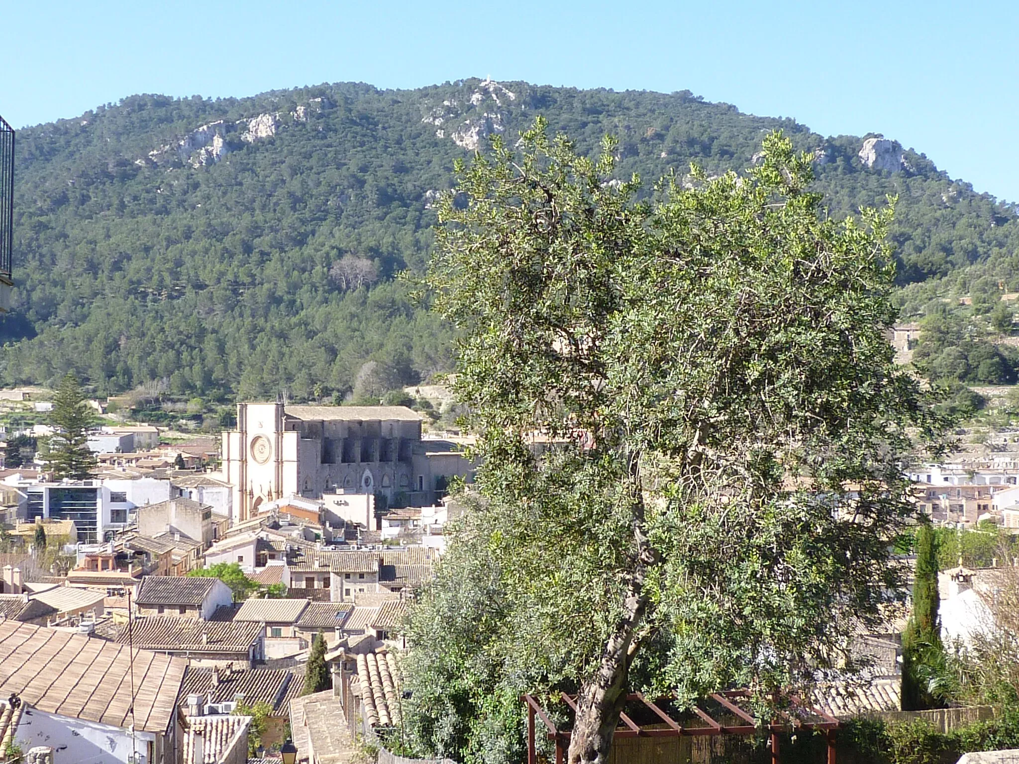 Photo showing: Blick über den Ort Esporles mit der großen Kirche im Zentrum.
Insel Mallorca/Spanien.