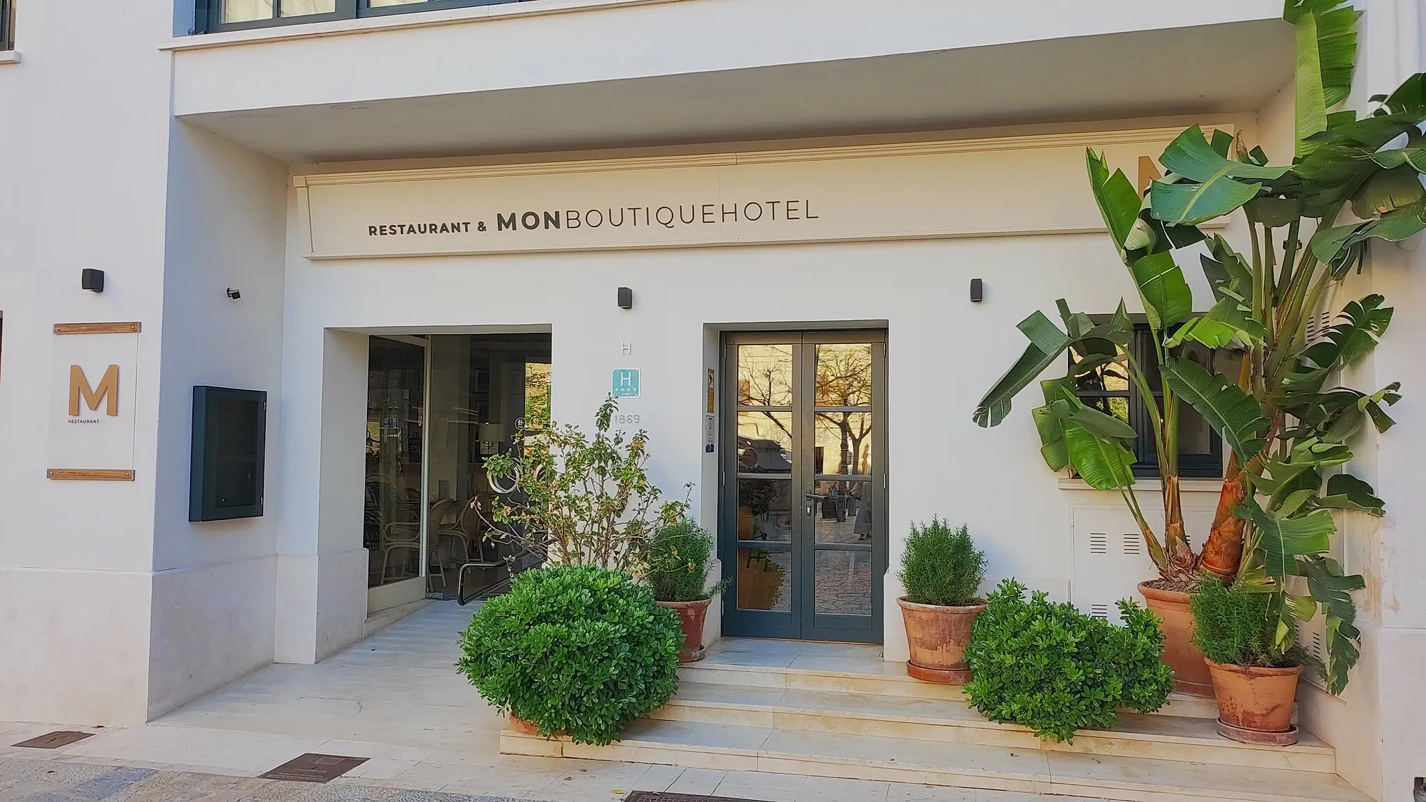 Photo showing: Acceso a Mon Boutique Hotel (hotel in Pollença, Spain)