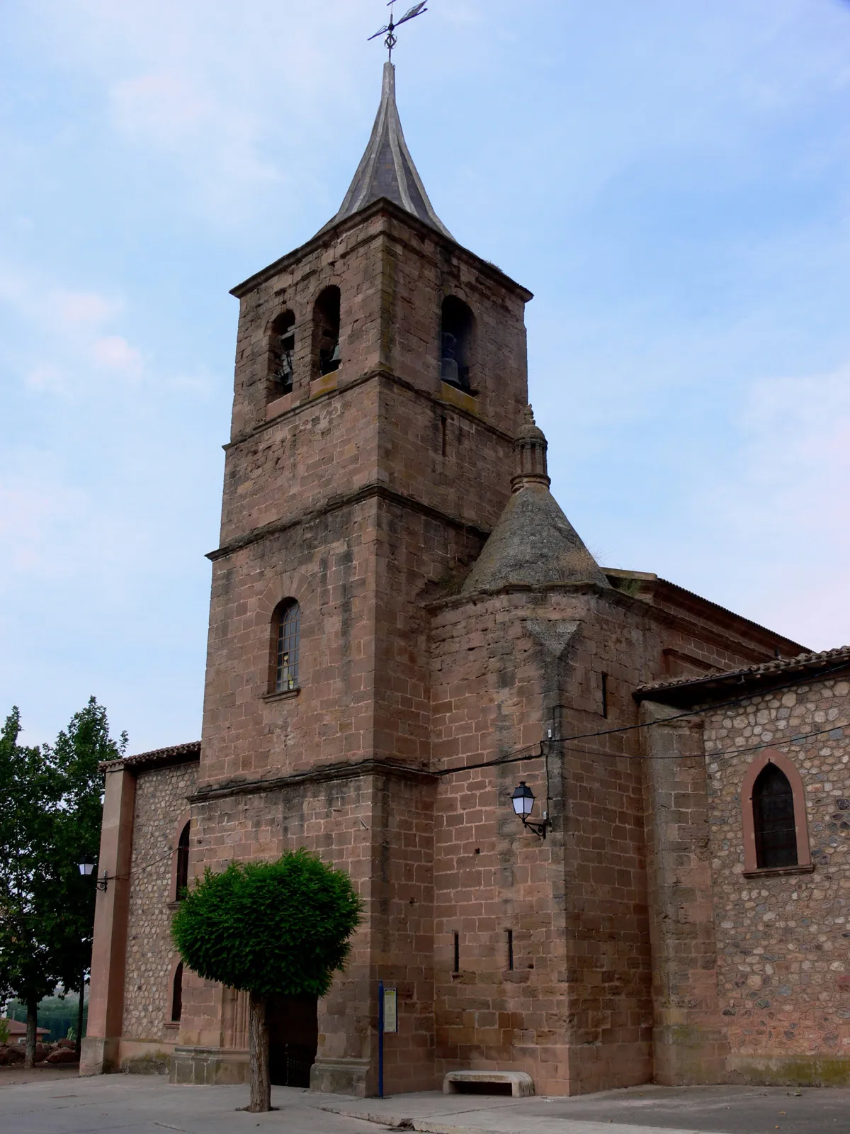 Photo showing: Iglesia de San Pelayo, Baños de Río Tobía, La Rioja - España.