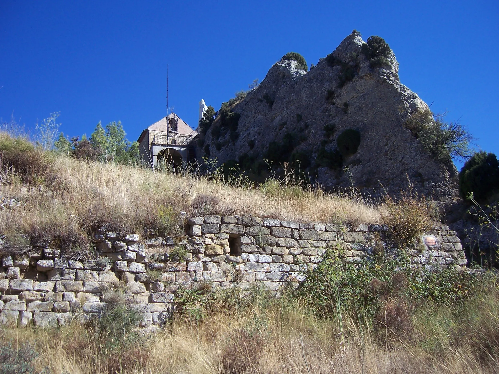 Photo showing: Muralla del antiguo castillo de Bilibio, La Rioja