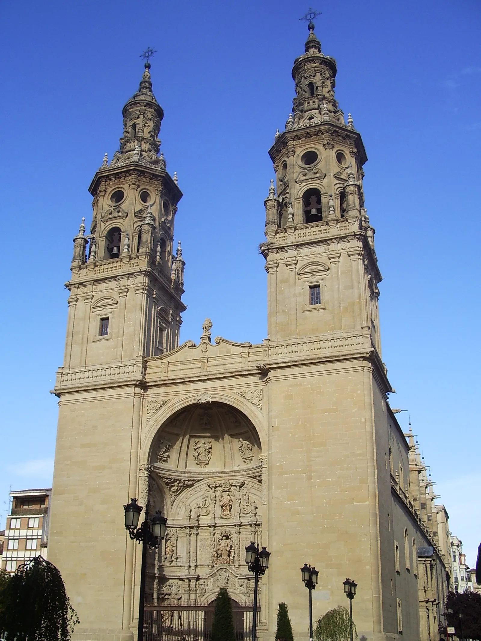 Photo showing: Façade of Santa María de la Redonda Cathedral in Logroño