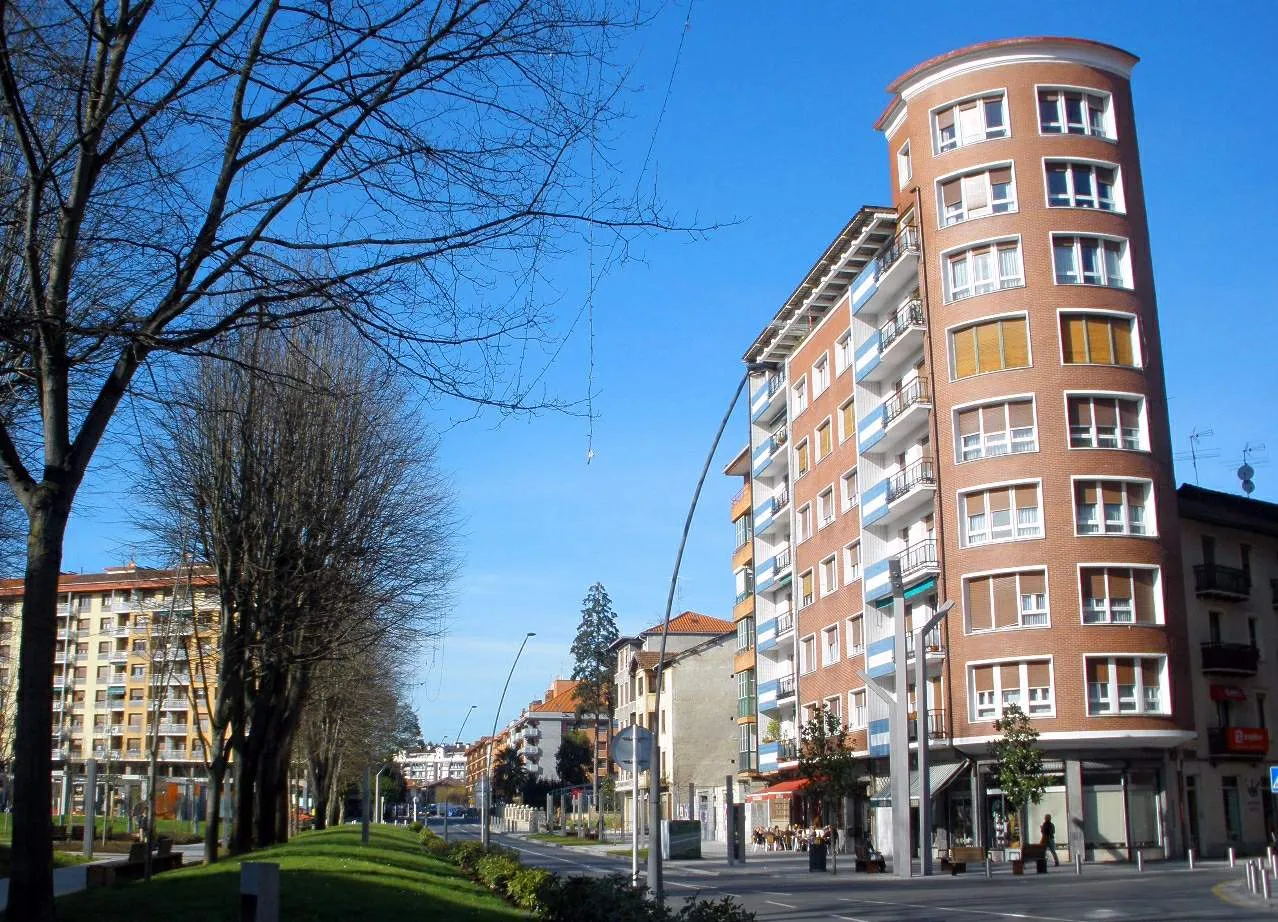 Photo showing: Calle de San Pedro, Amorebieta (Vizcaya)