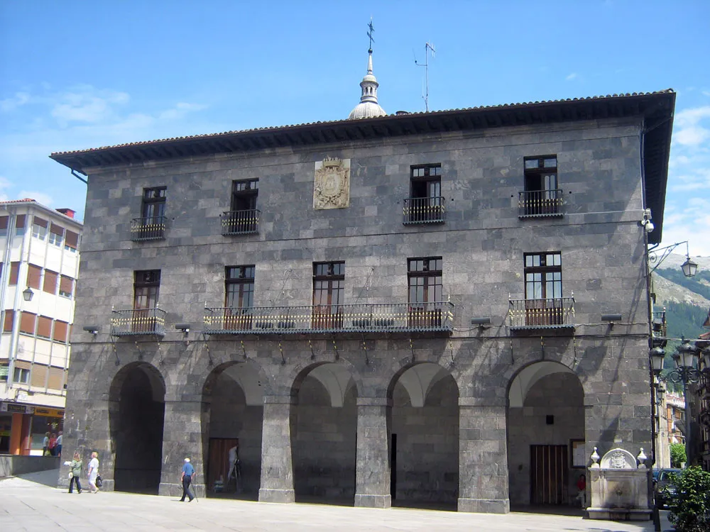 Photo showing: Ayuntamiento o casa consistorial de la localidad guipuzcoana de Azcoitia.