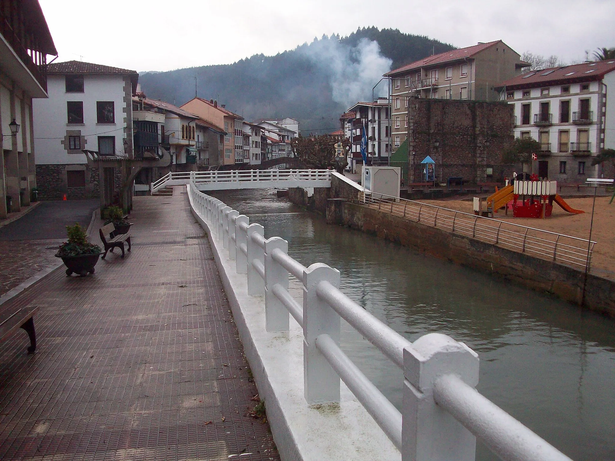 Photo showing: Ea. Bizkaia, Euskal Herria.
Ea. Biscay, Basque Country.